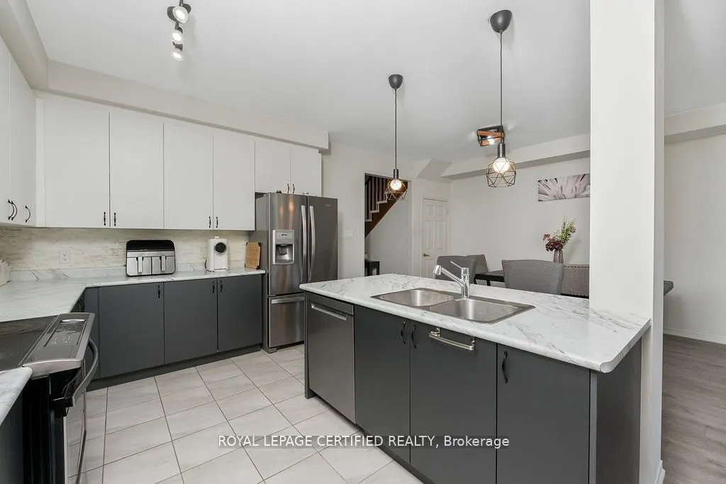 25 Elliot Street E #2