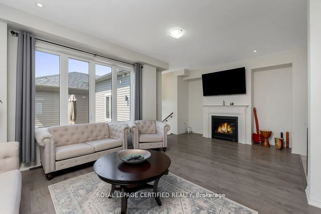 25 Elliot Street E #2