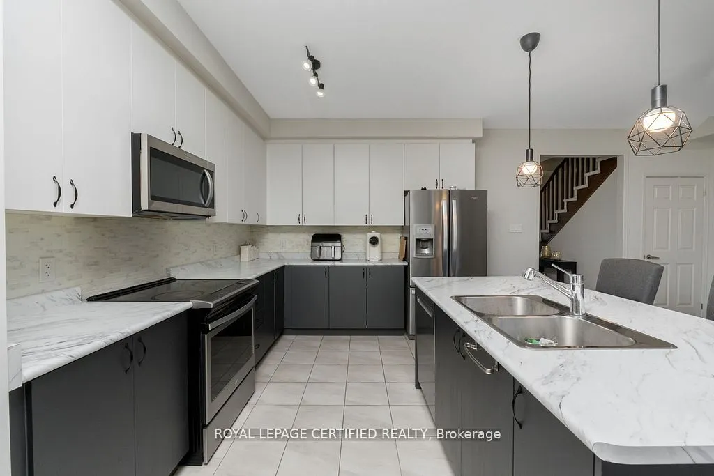 25 Elliot Street E #2