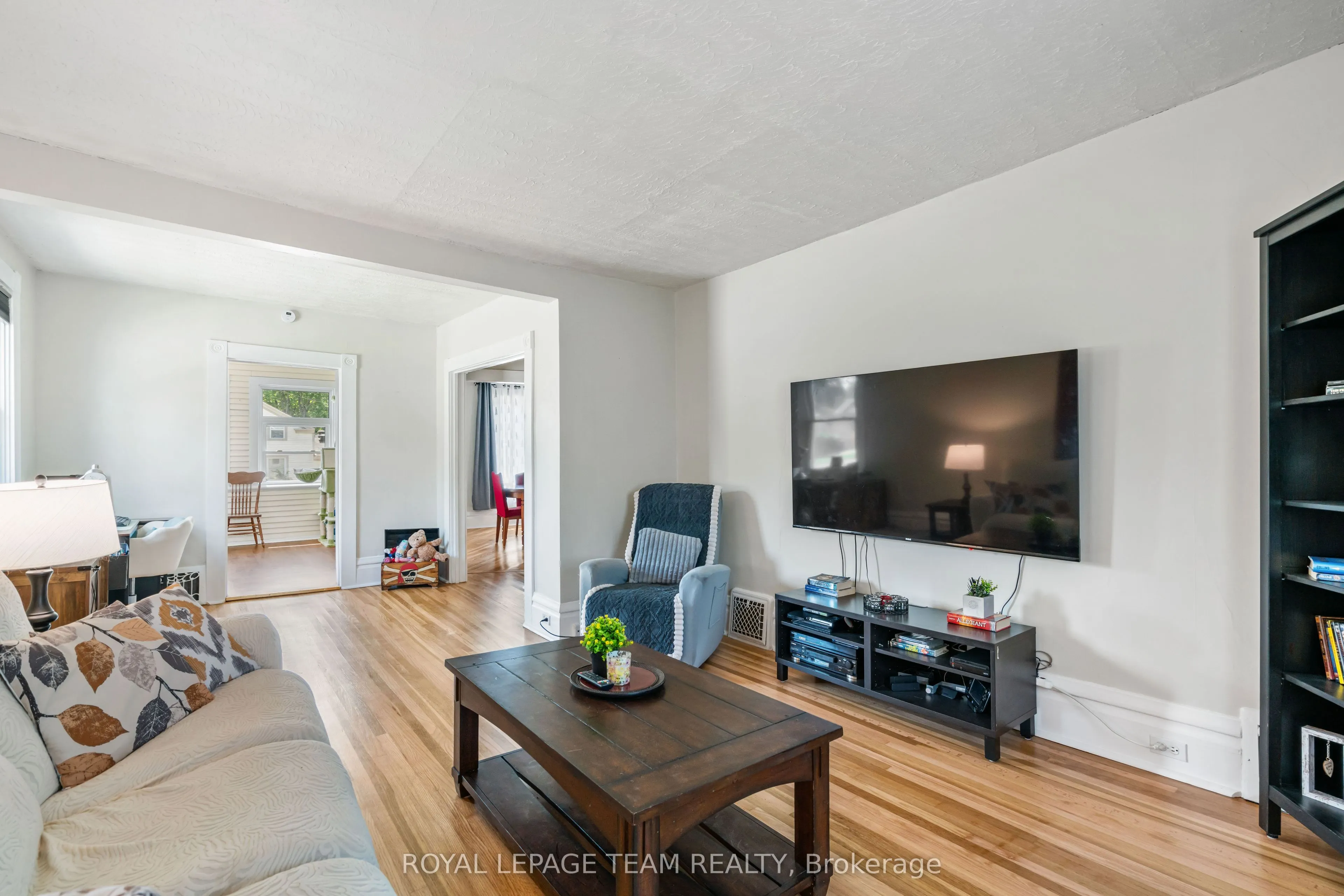 301 Oxford Street E