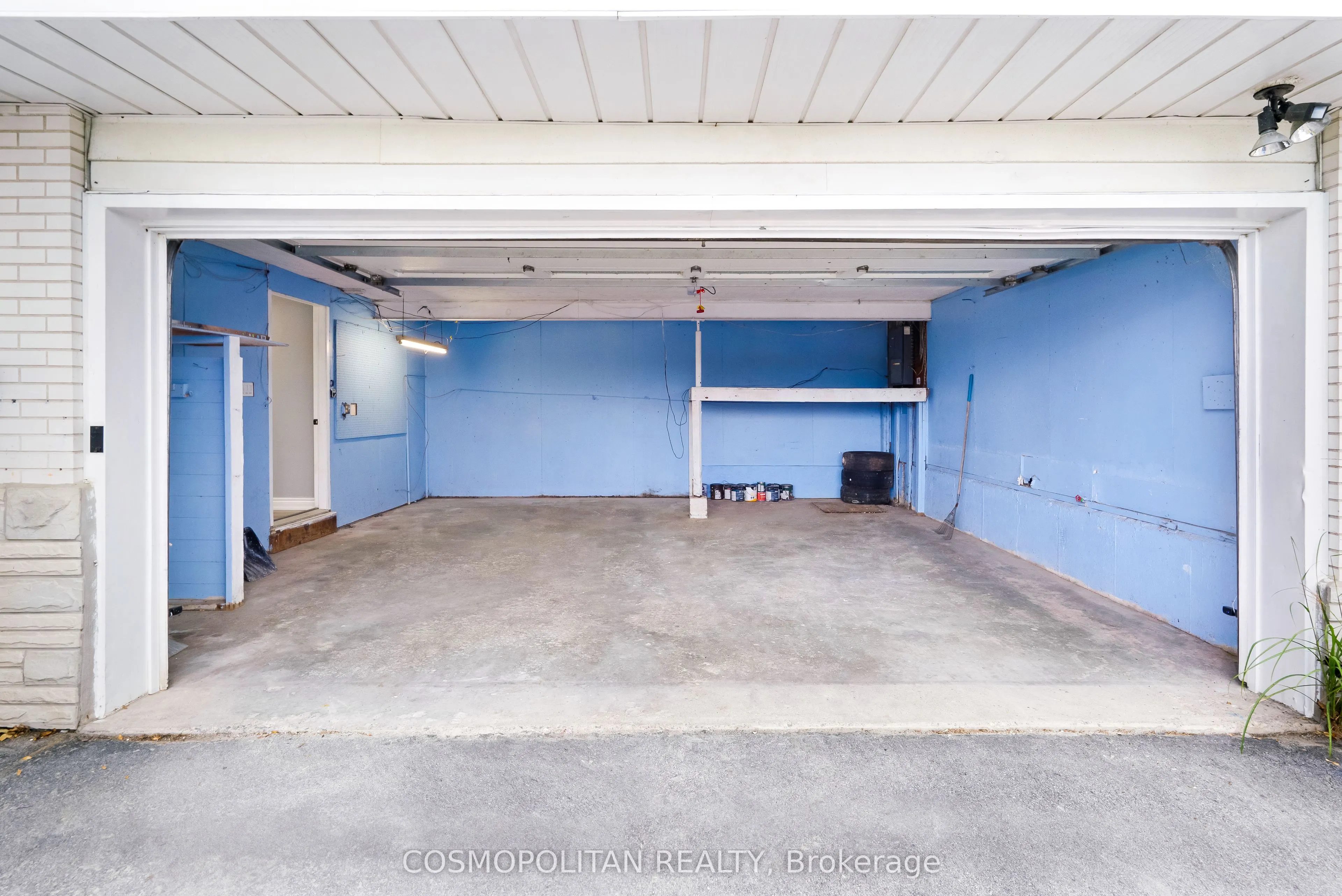 431 NIAGARA Boulevard