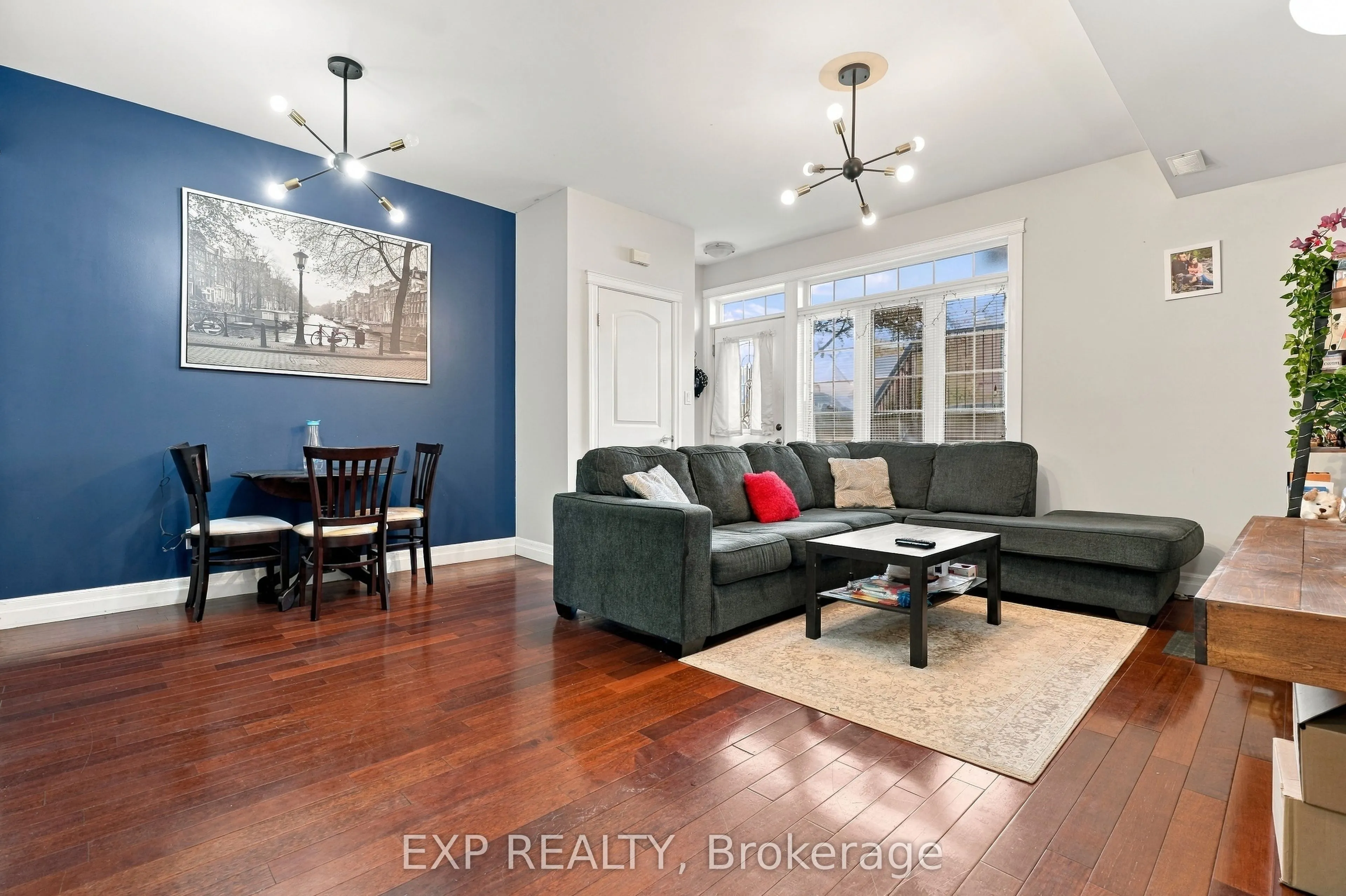 555 King Street E #106