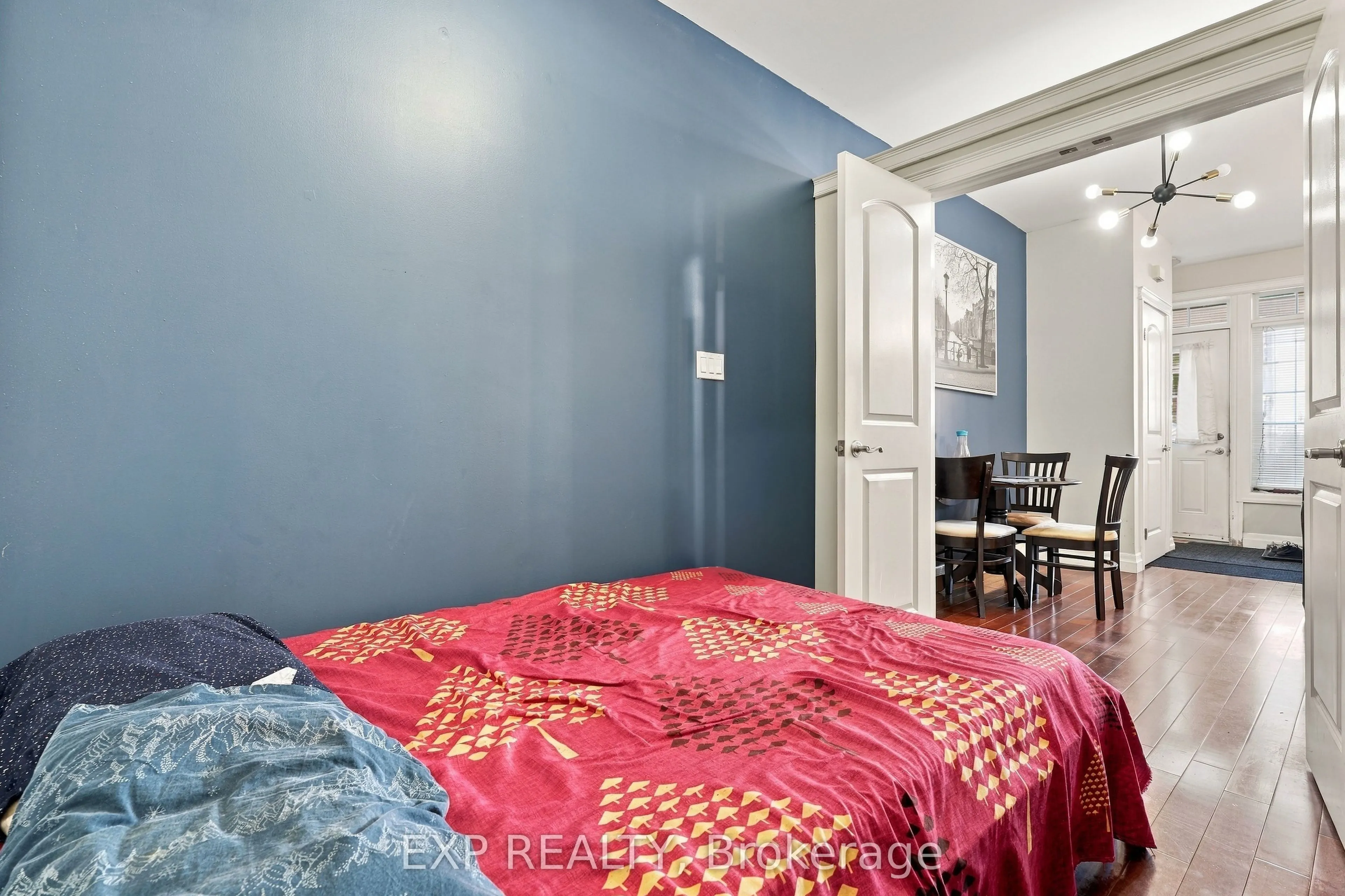 555 King Street E #106