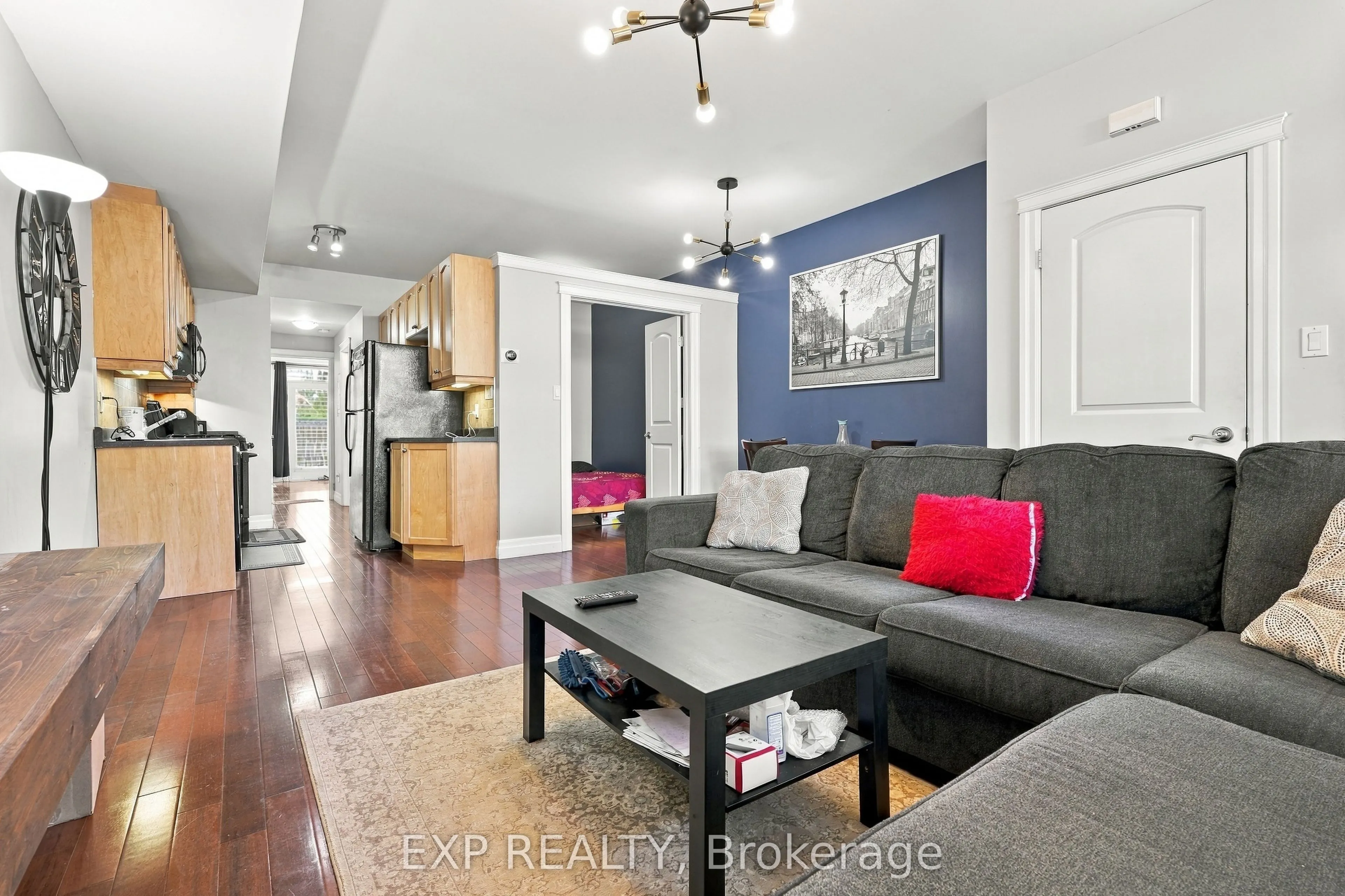 555 King Street E #106