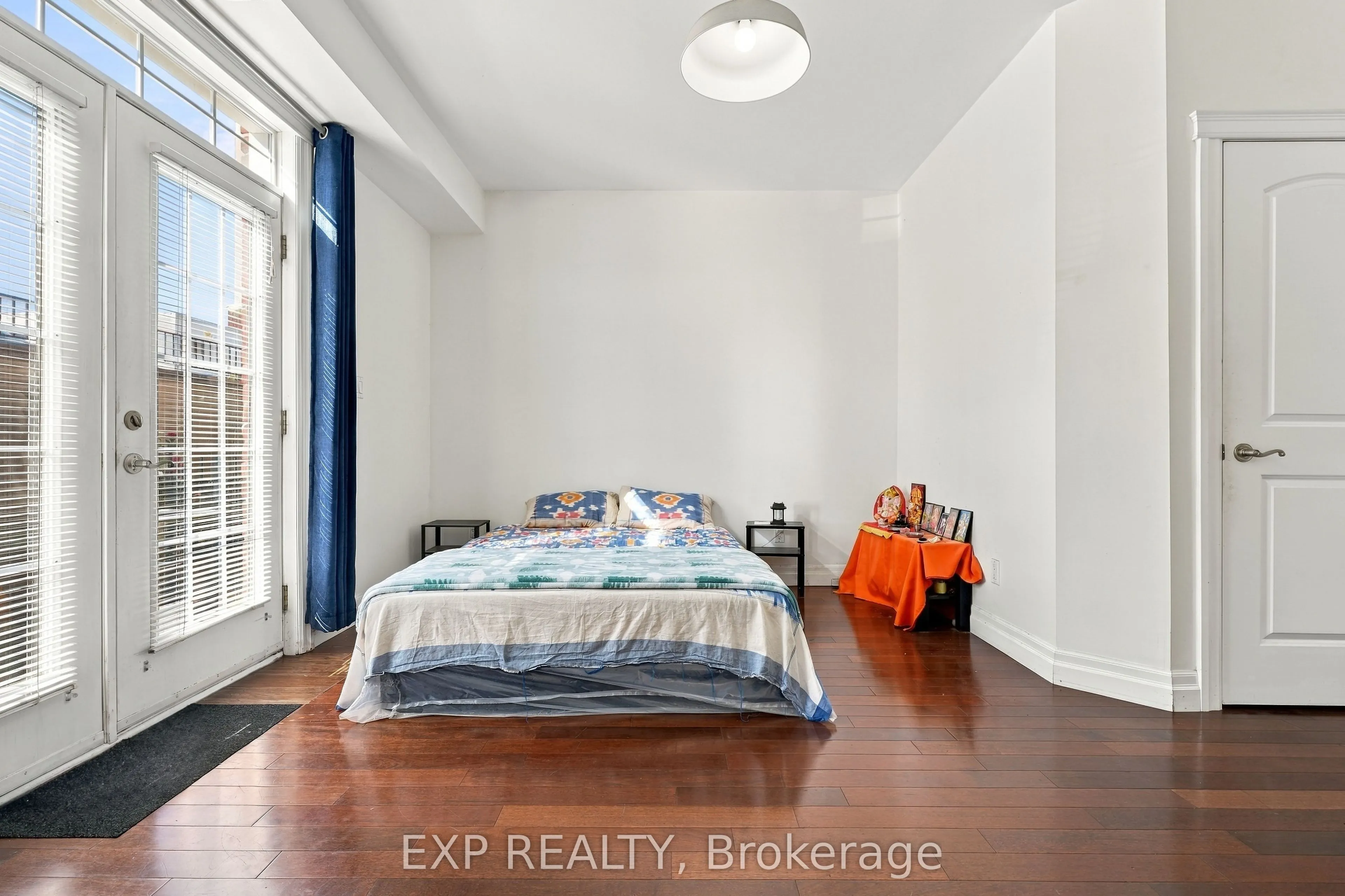 555 King Street E #106