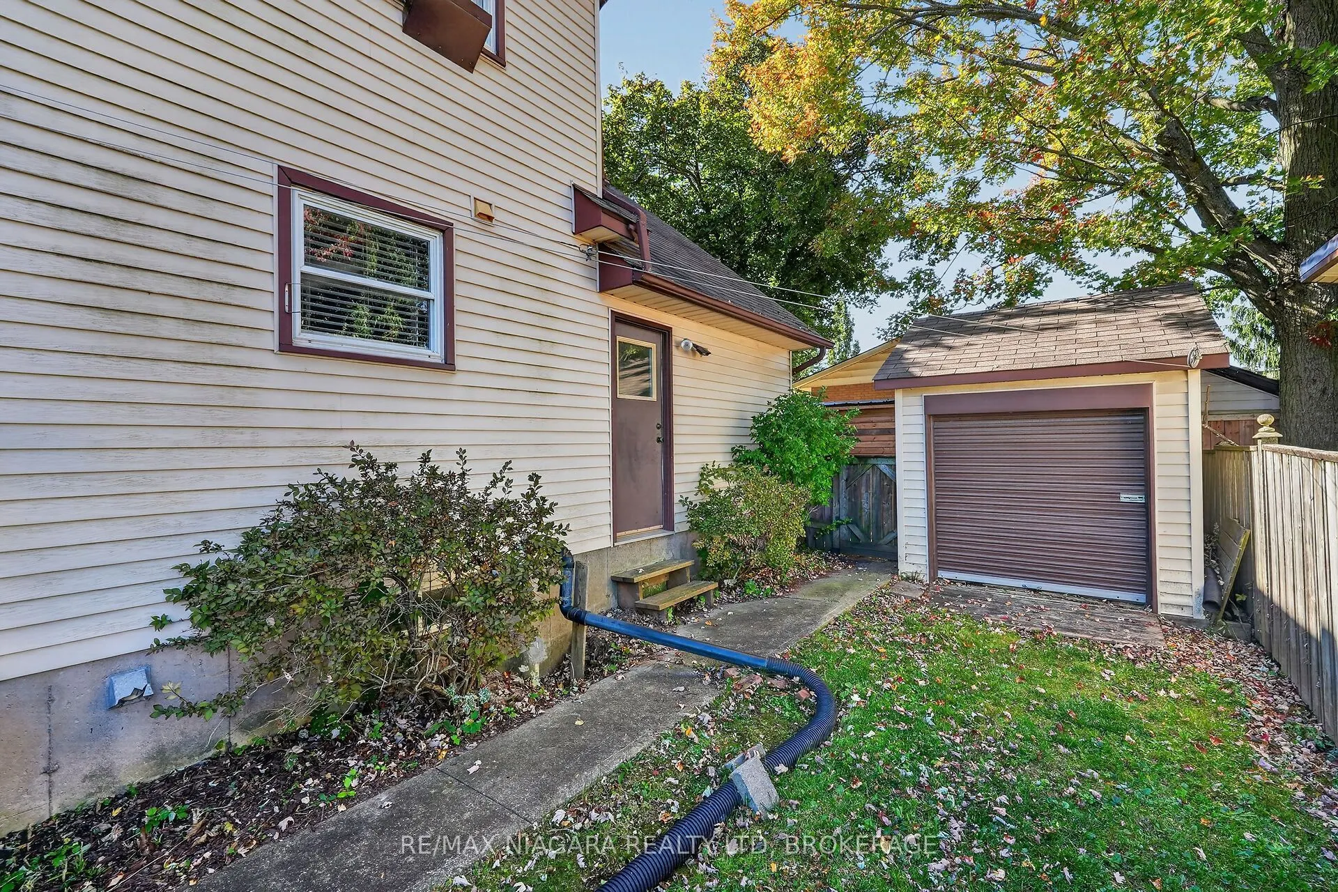 5001 HILLSIDE Drive