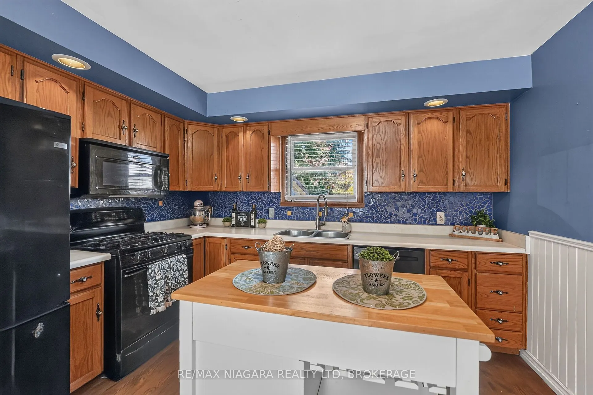 5001 HILLSIDE Drive