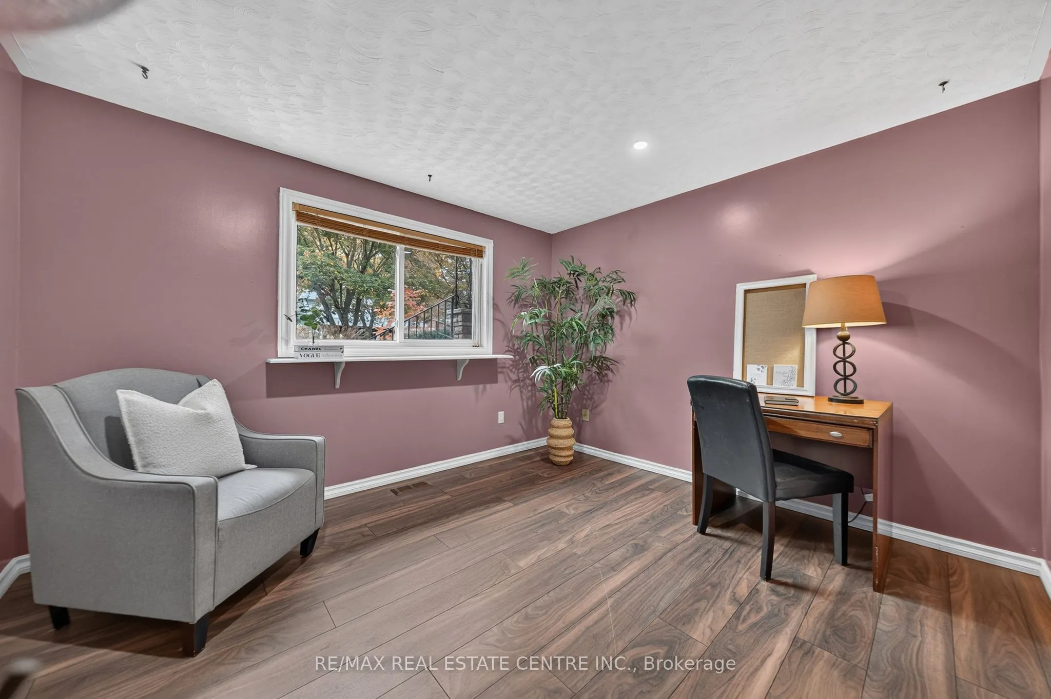 33 Shadywood Crescent