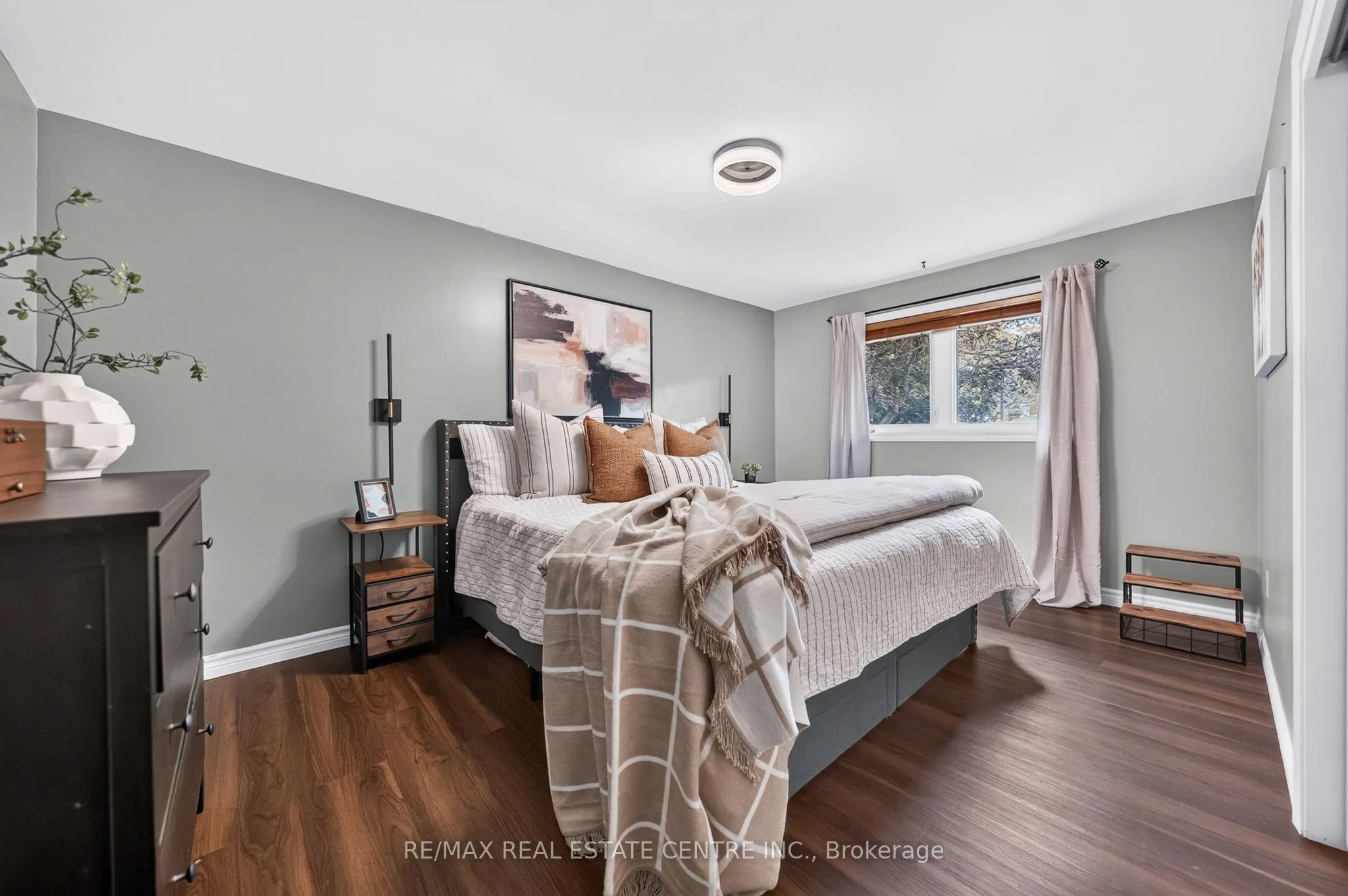 33 Shadywood Crescent