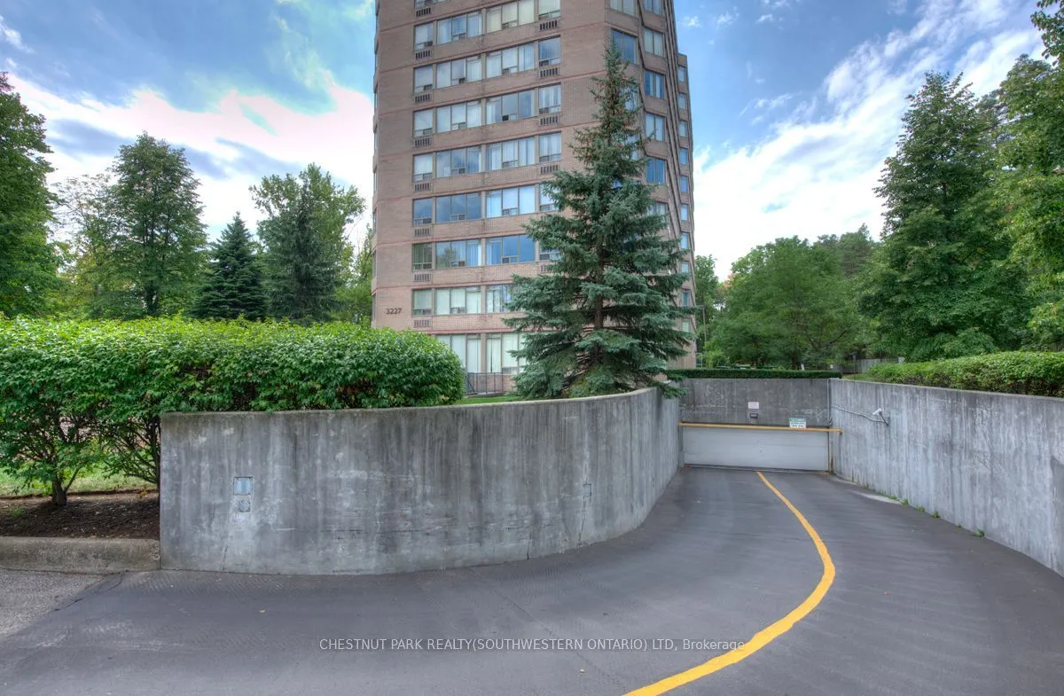 3227 King Street E #604
