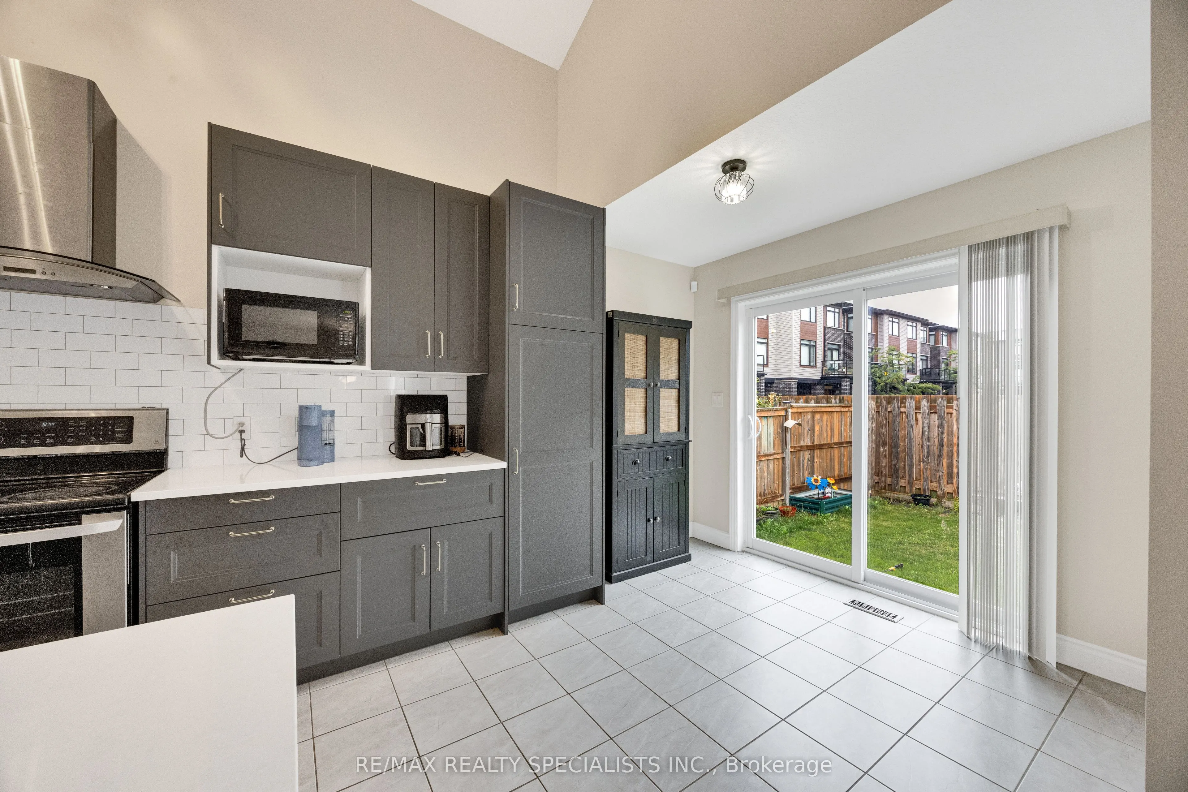 3270 Singleton Avenue #18