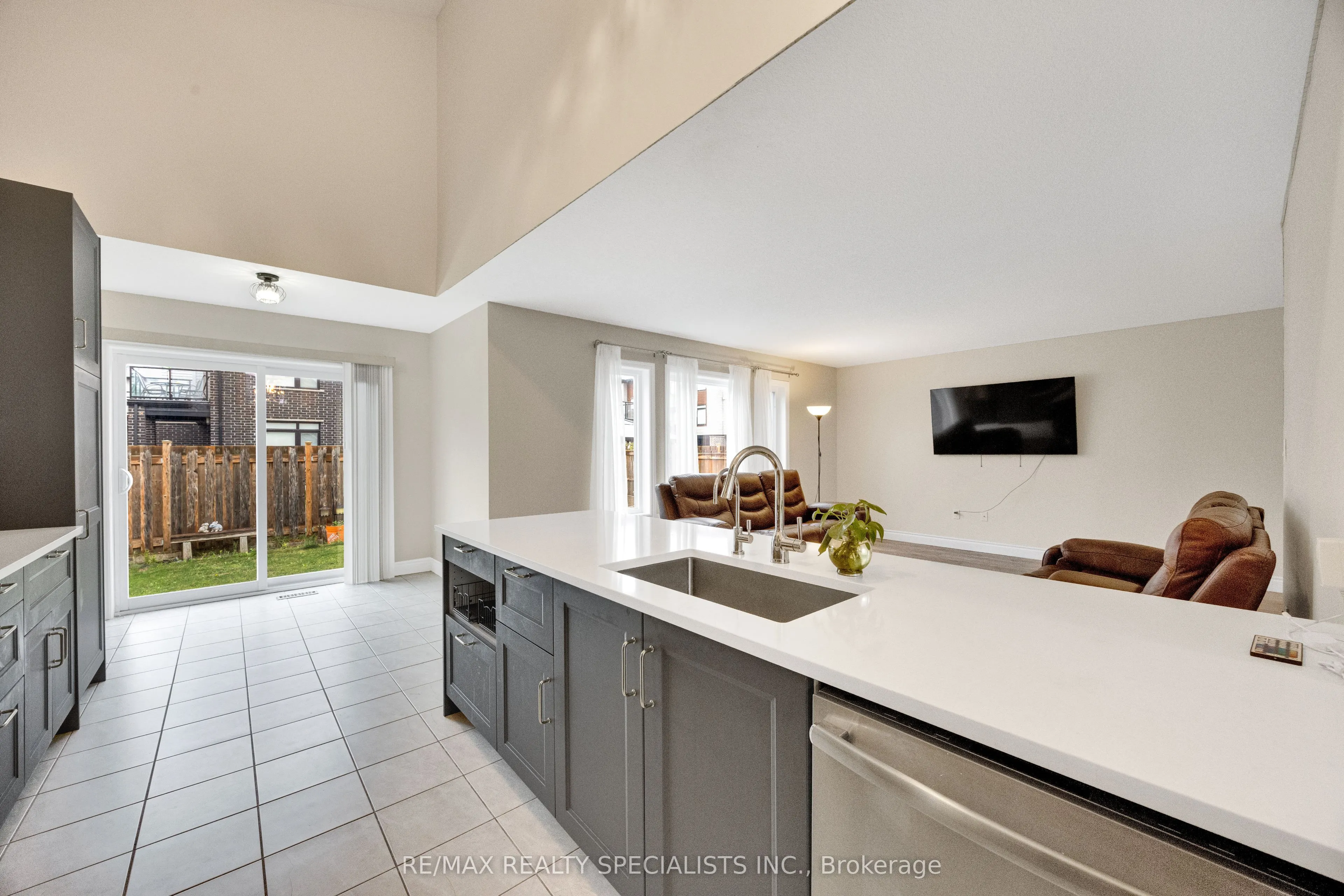 3270 Singleton Avenue #18