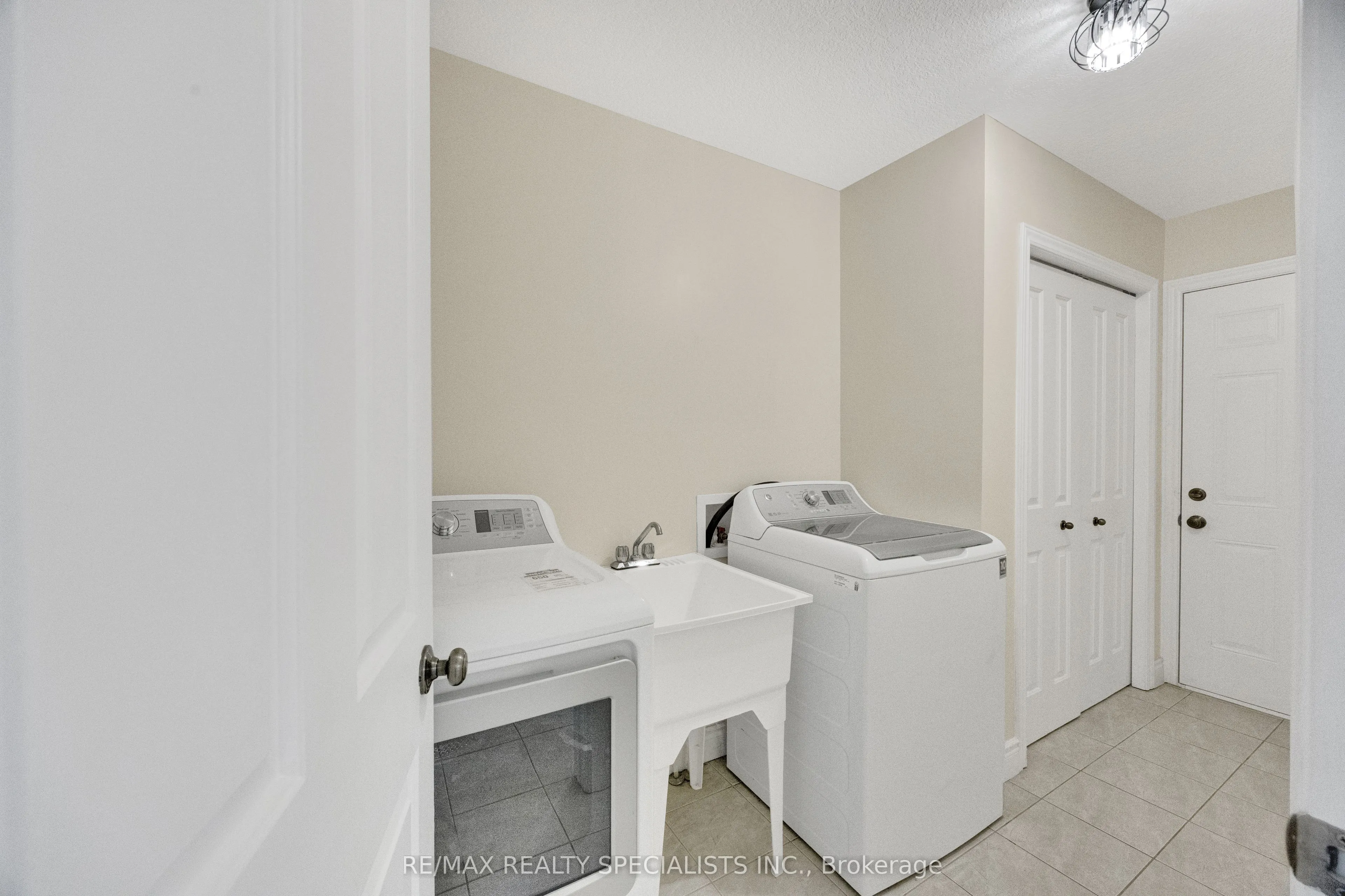 3270 Singleton Avenue #18