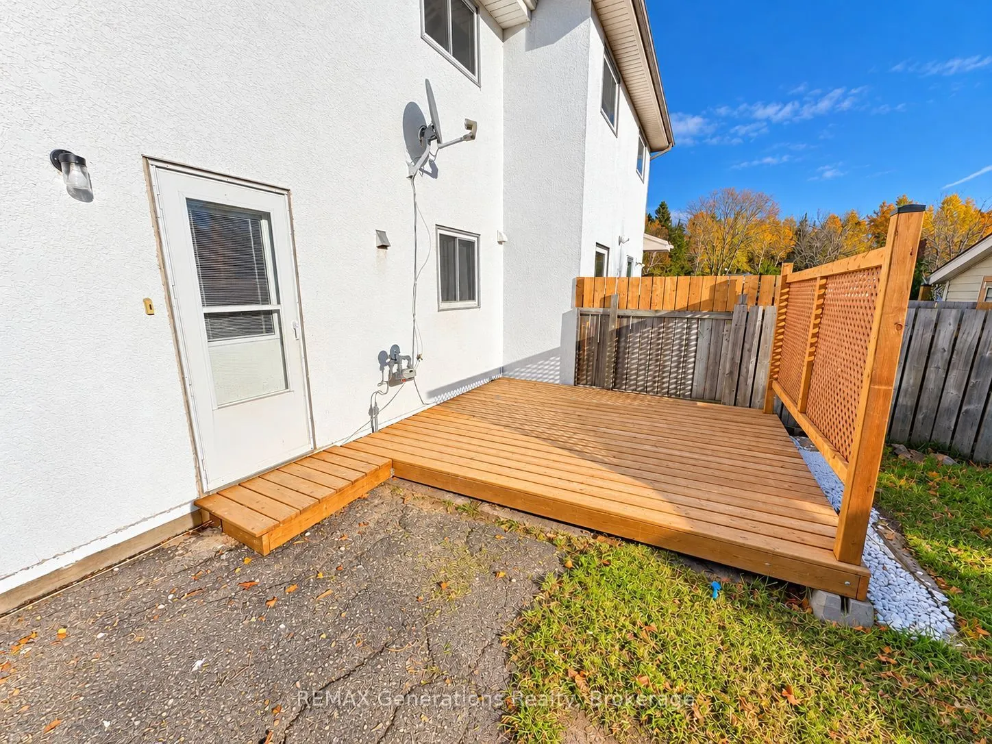 490 Lanark Crescent
