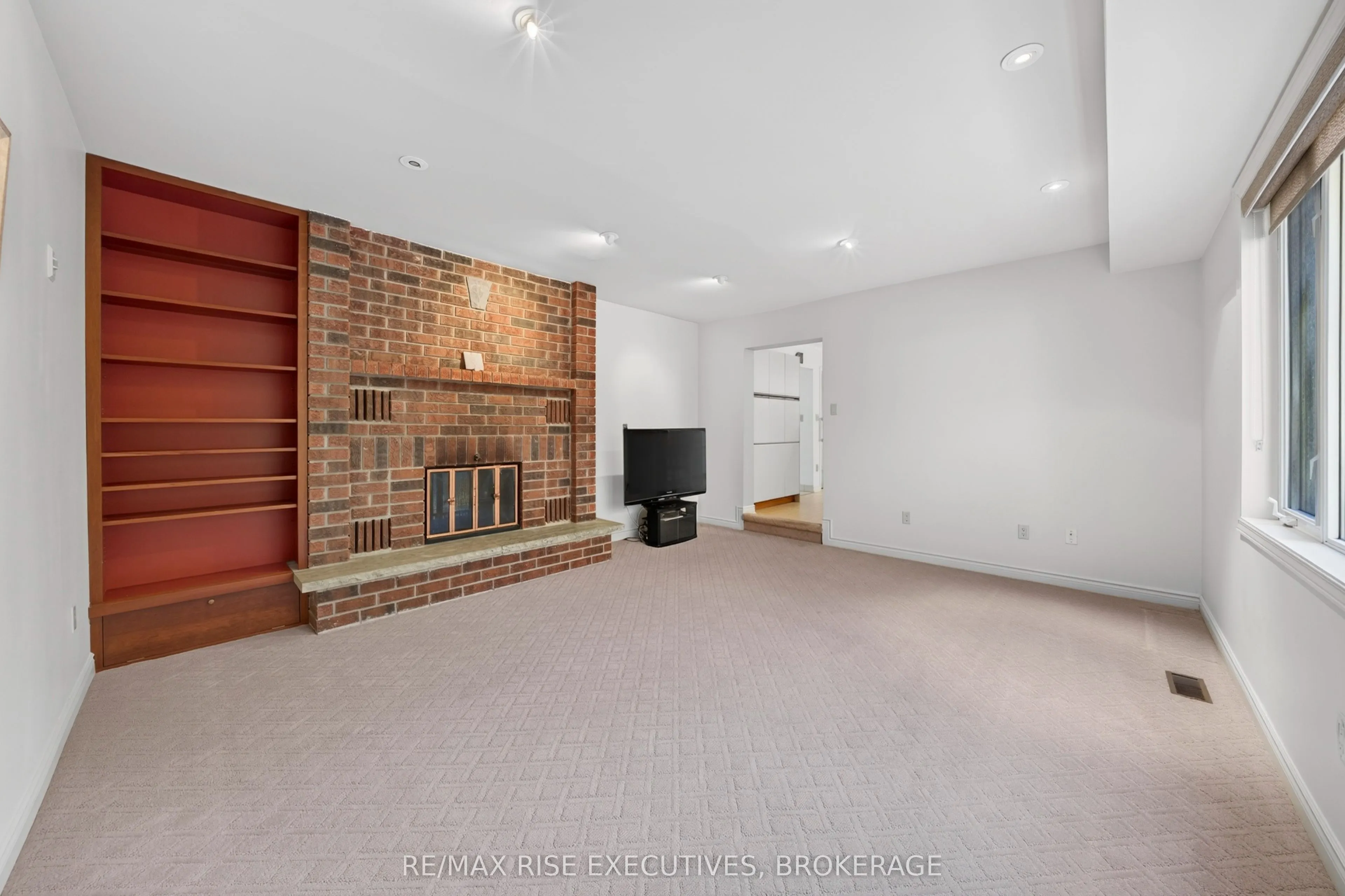 1685 Woodmount Grove