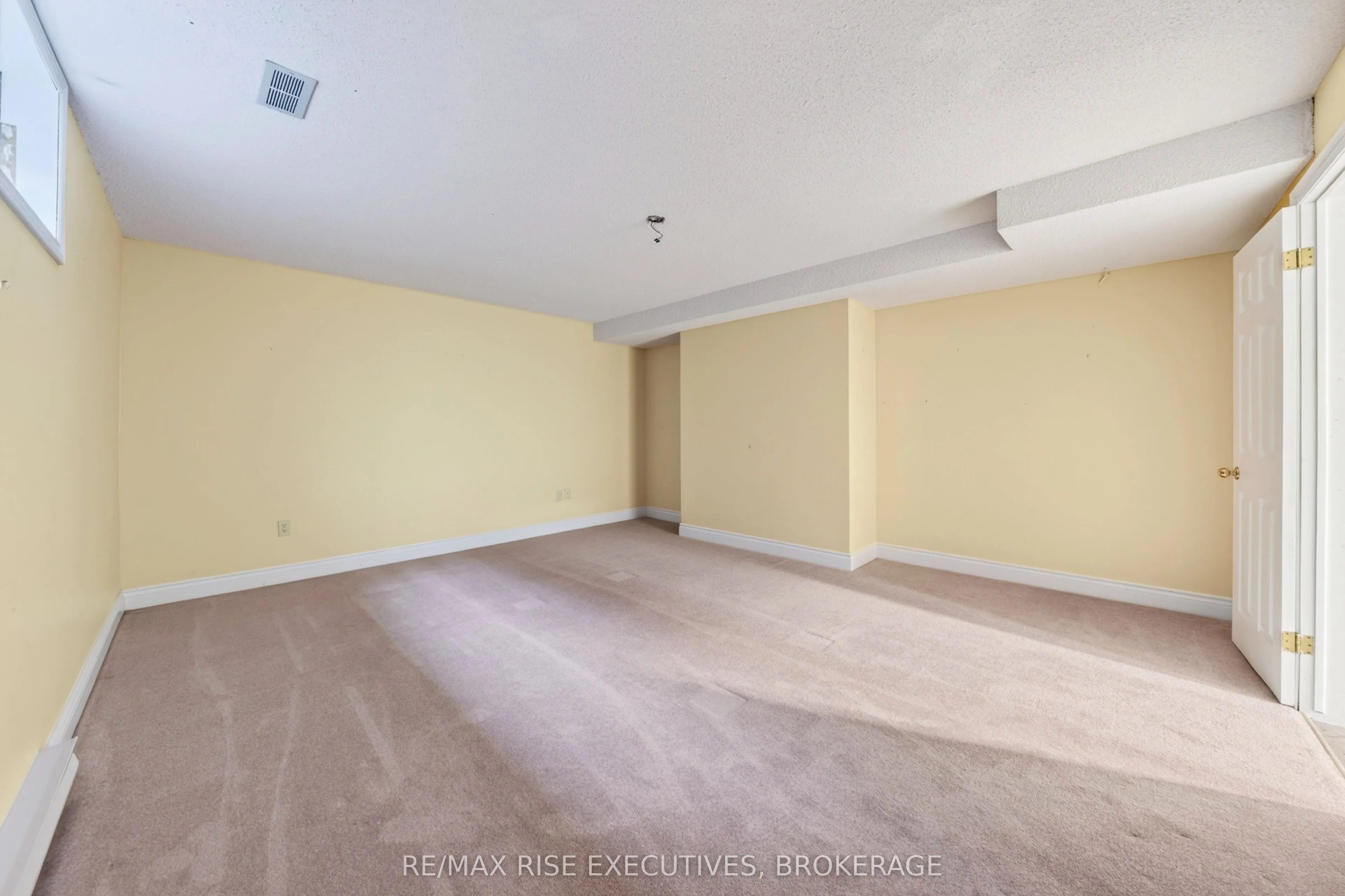 1685 Woodmount Grove
