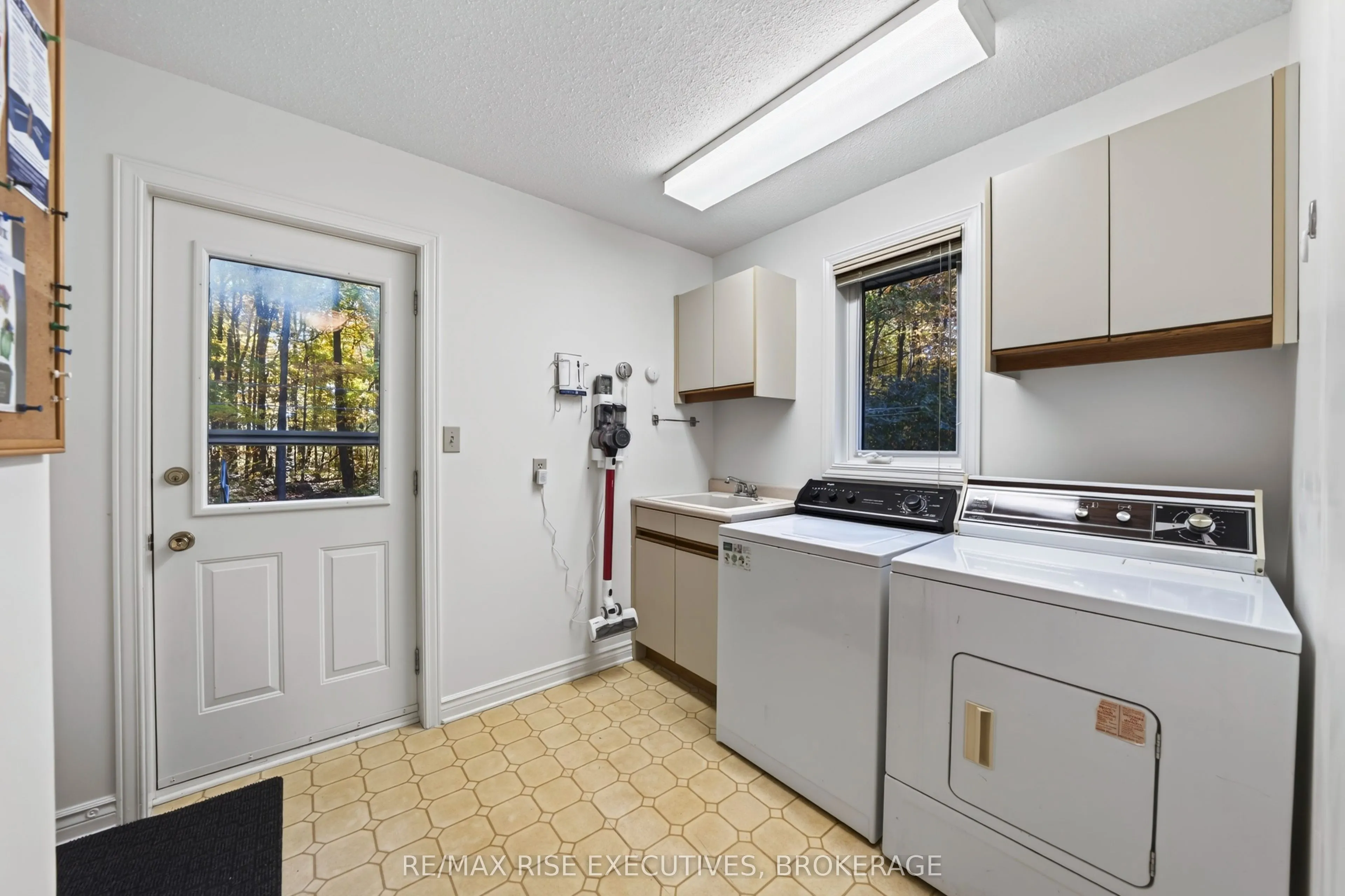 1685 Woodmount Grove