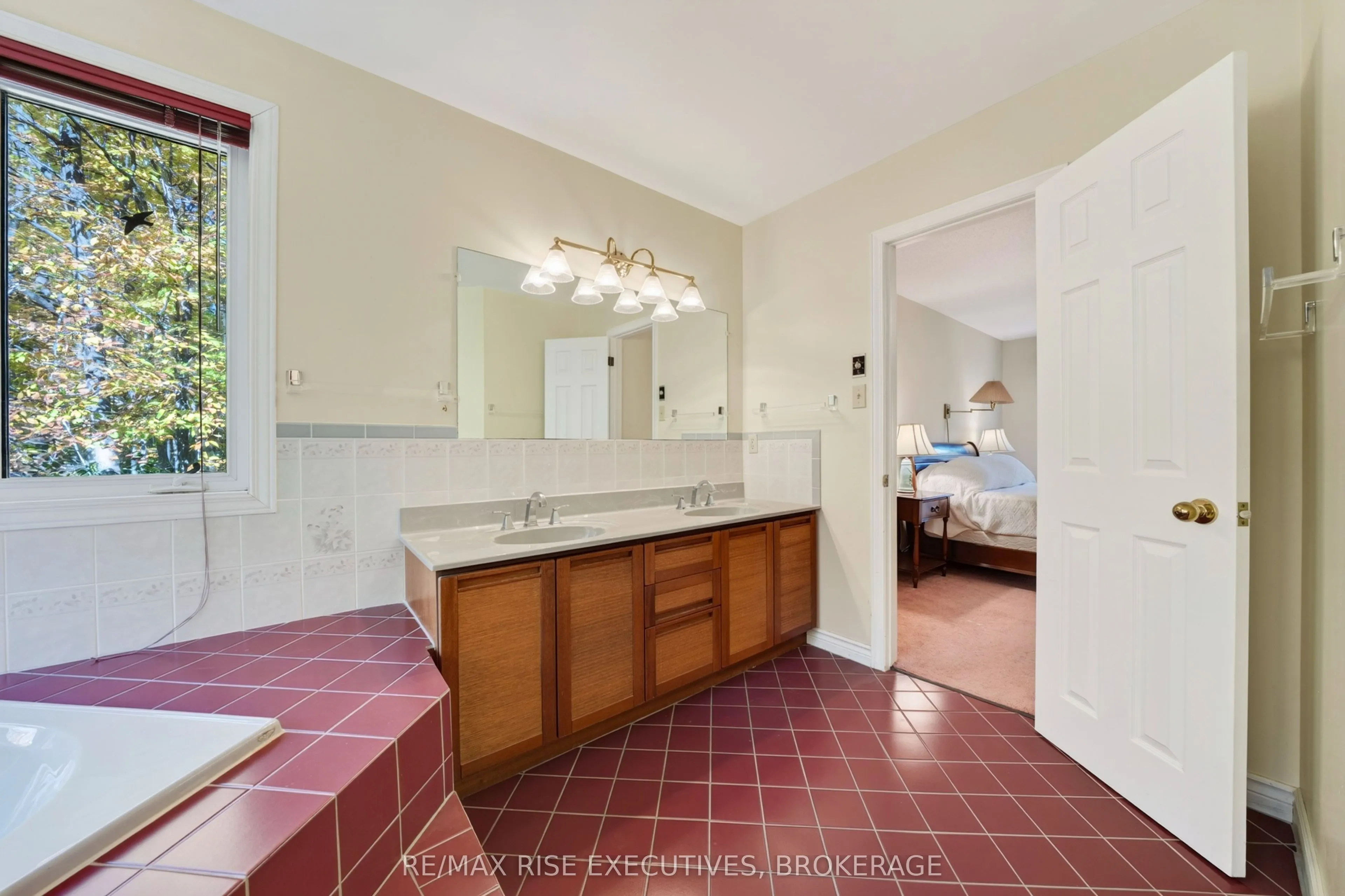 1685 Woodmount Grove