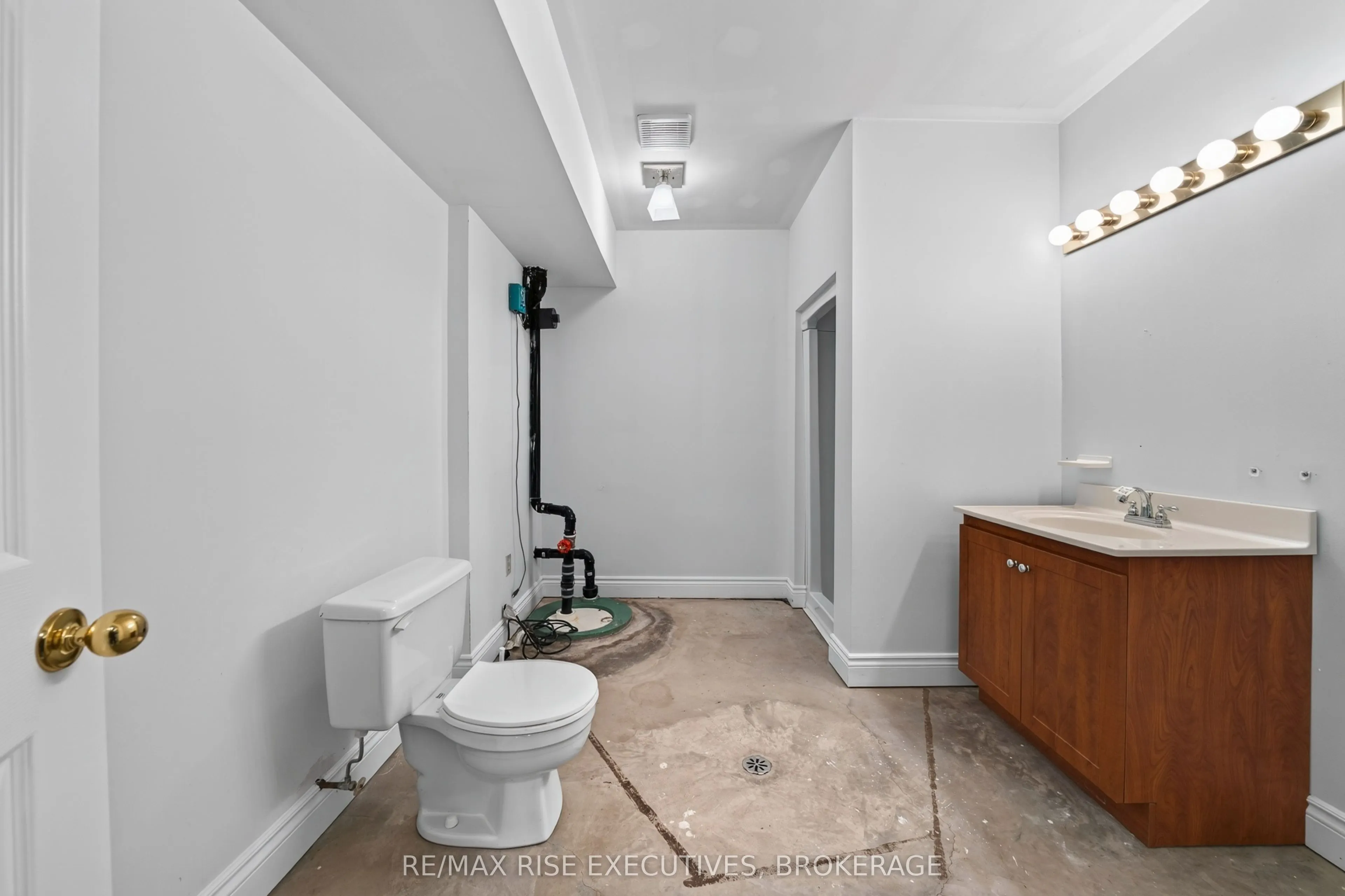 1685 Woodmount Grove