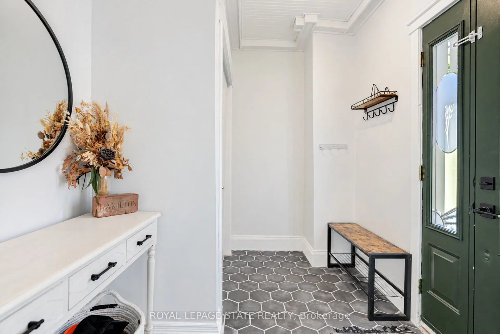 175 Rosslyn Avenue S