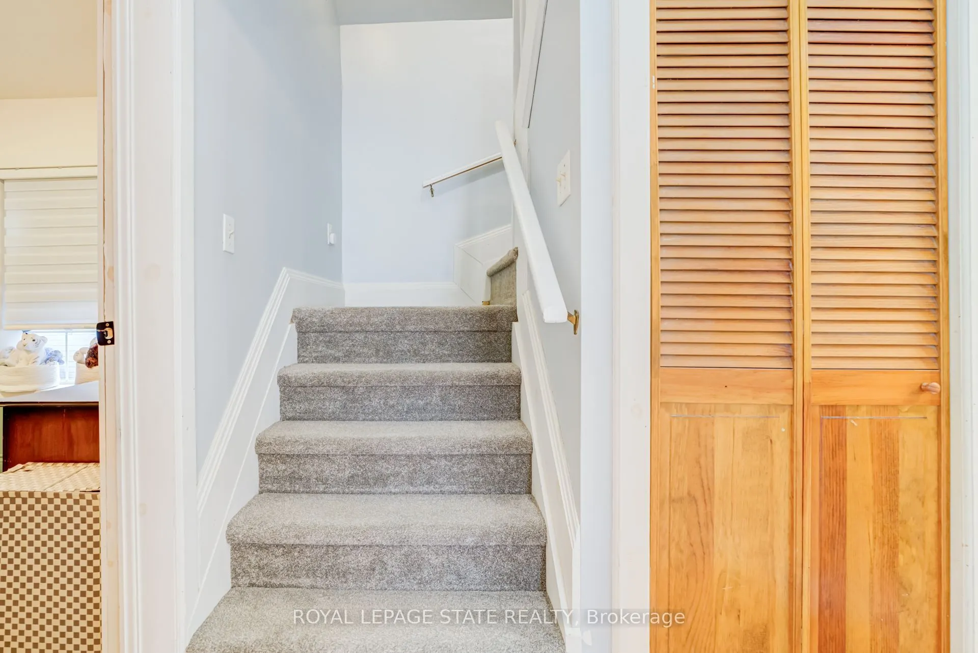 175 Rosslyn Avenue S
