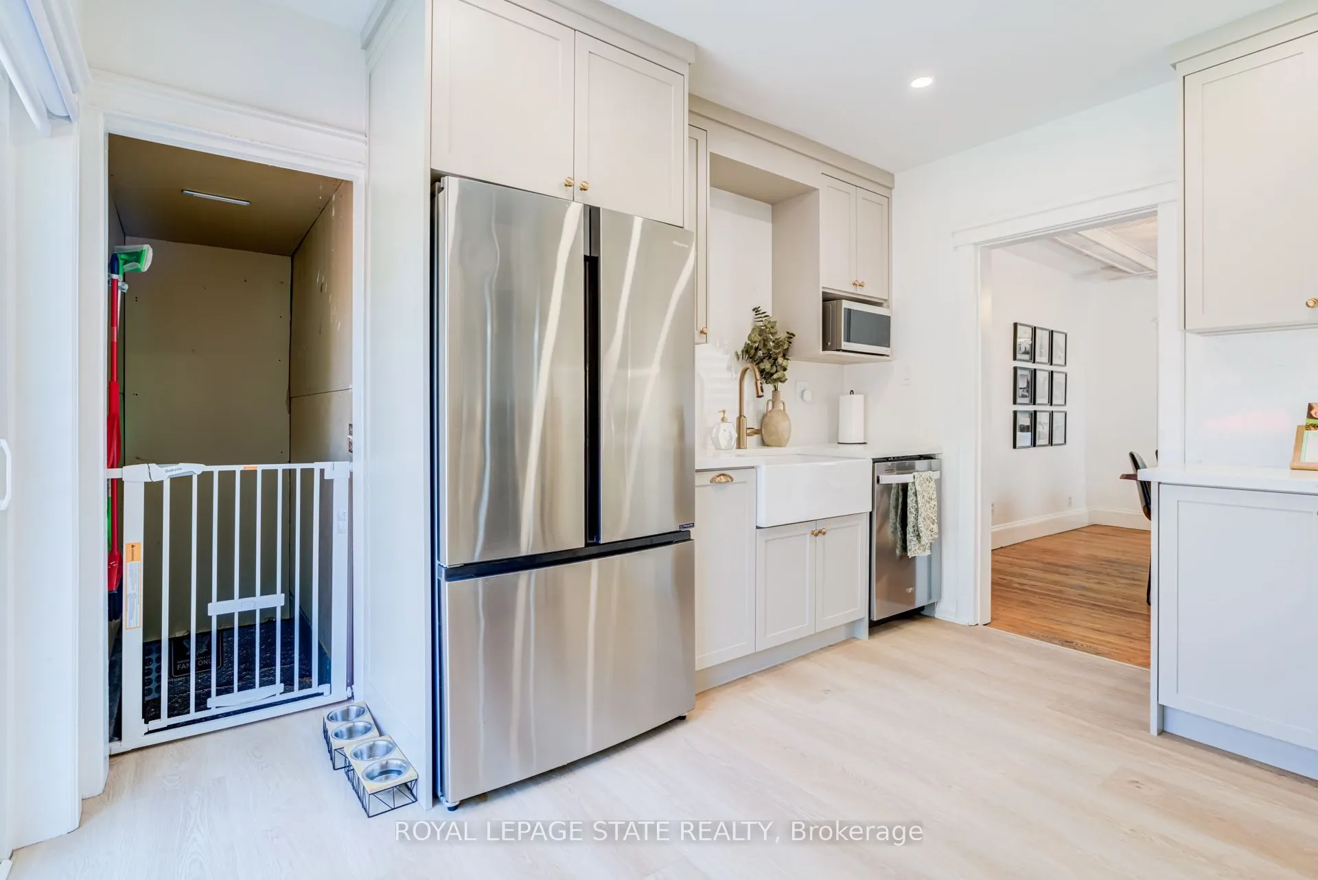 175 Rosslyn Avenue S