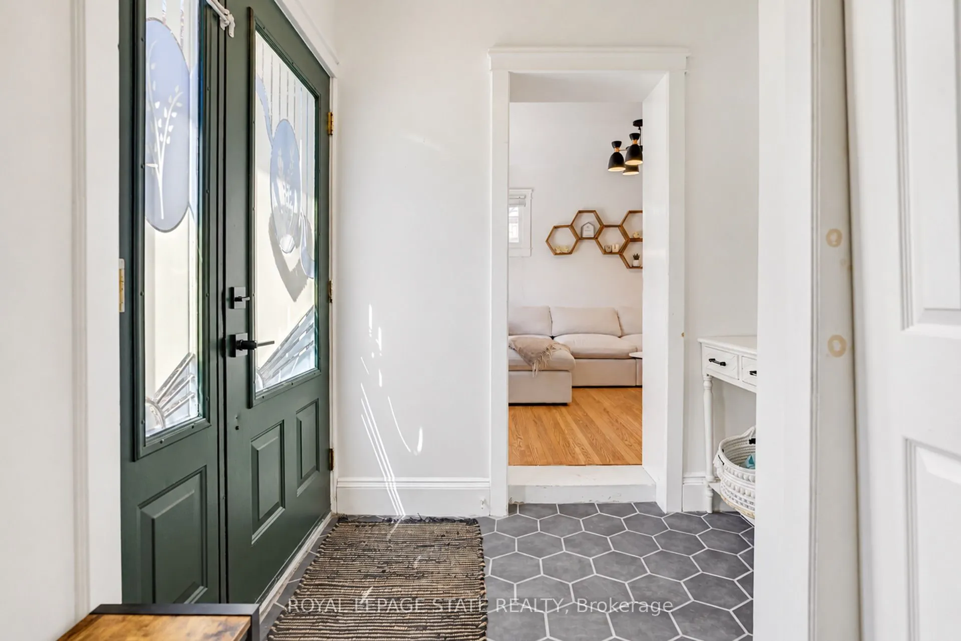 175 Rosslyn Avenue S
