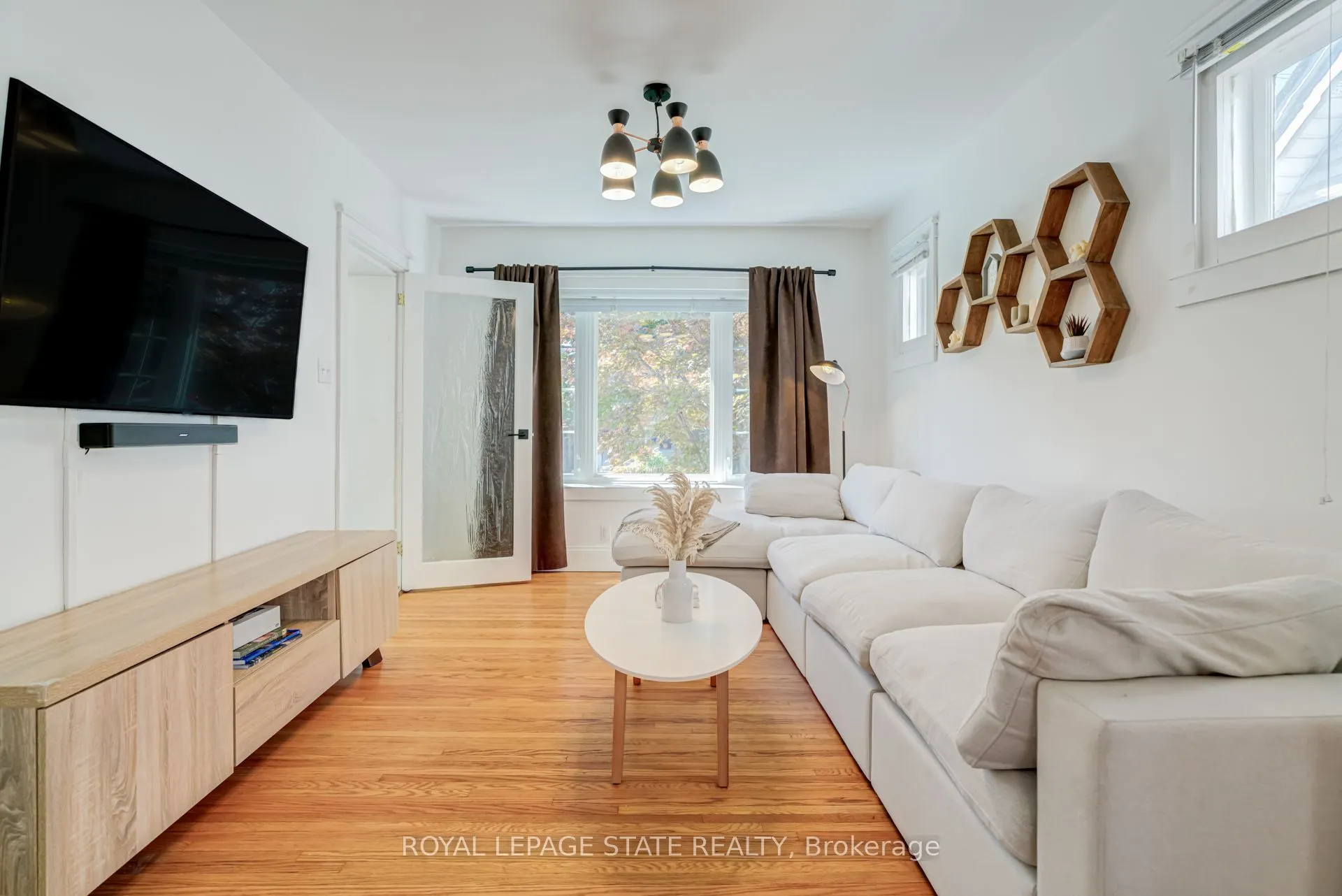 175 Rosslyn Avenue S