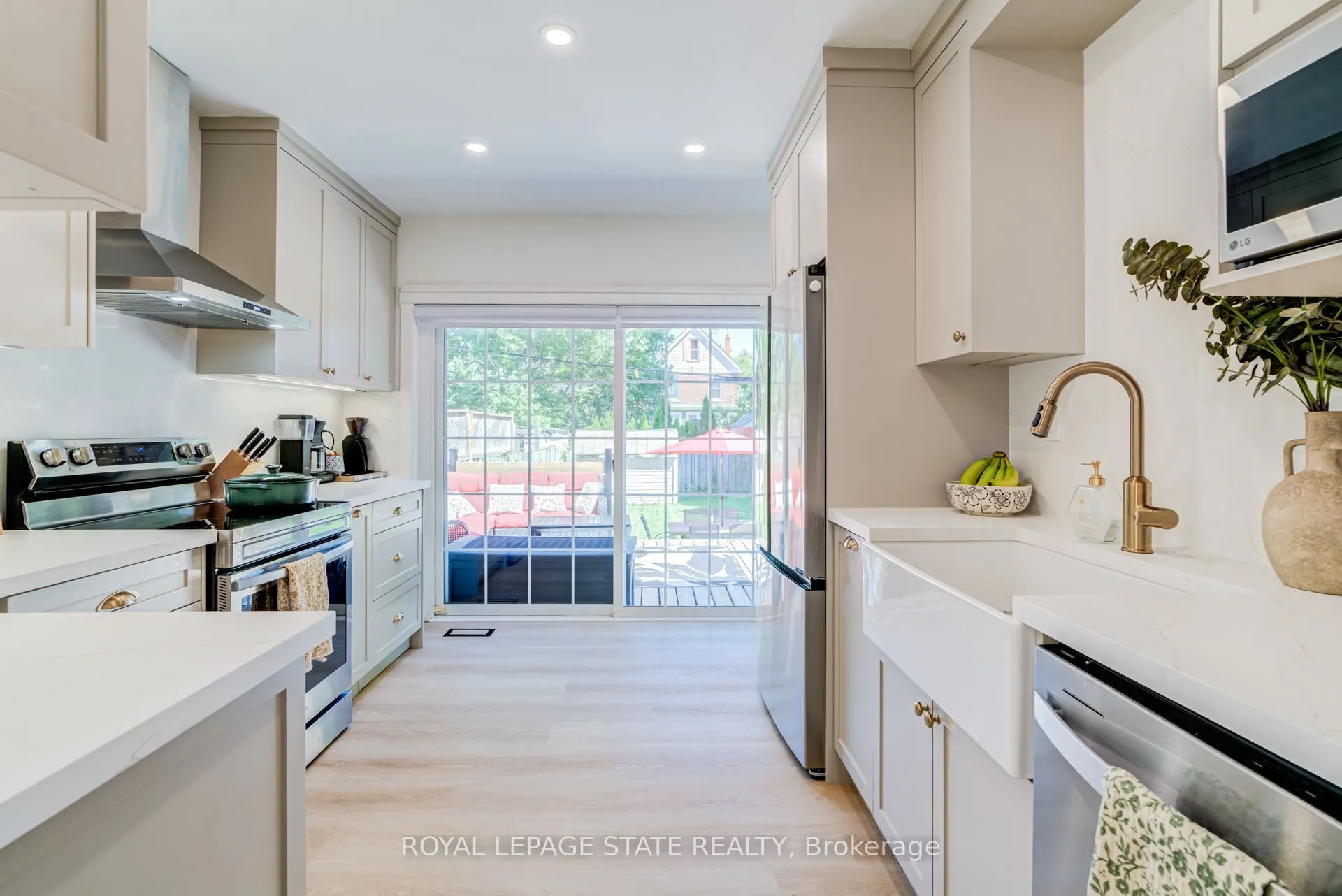 175 Rosslyn Avenue S