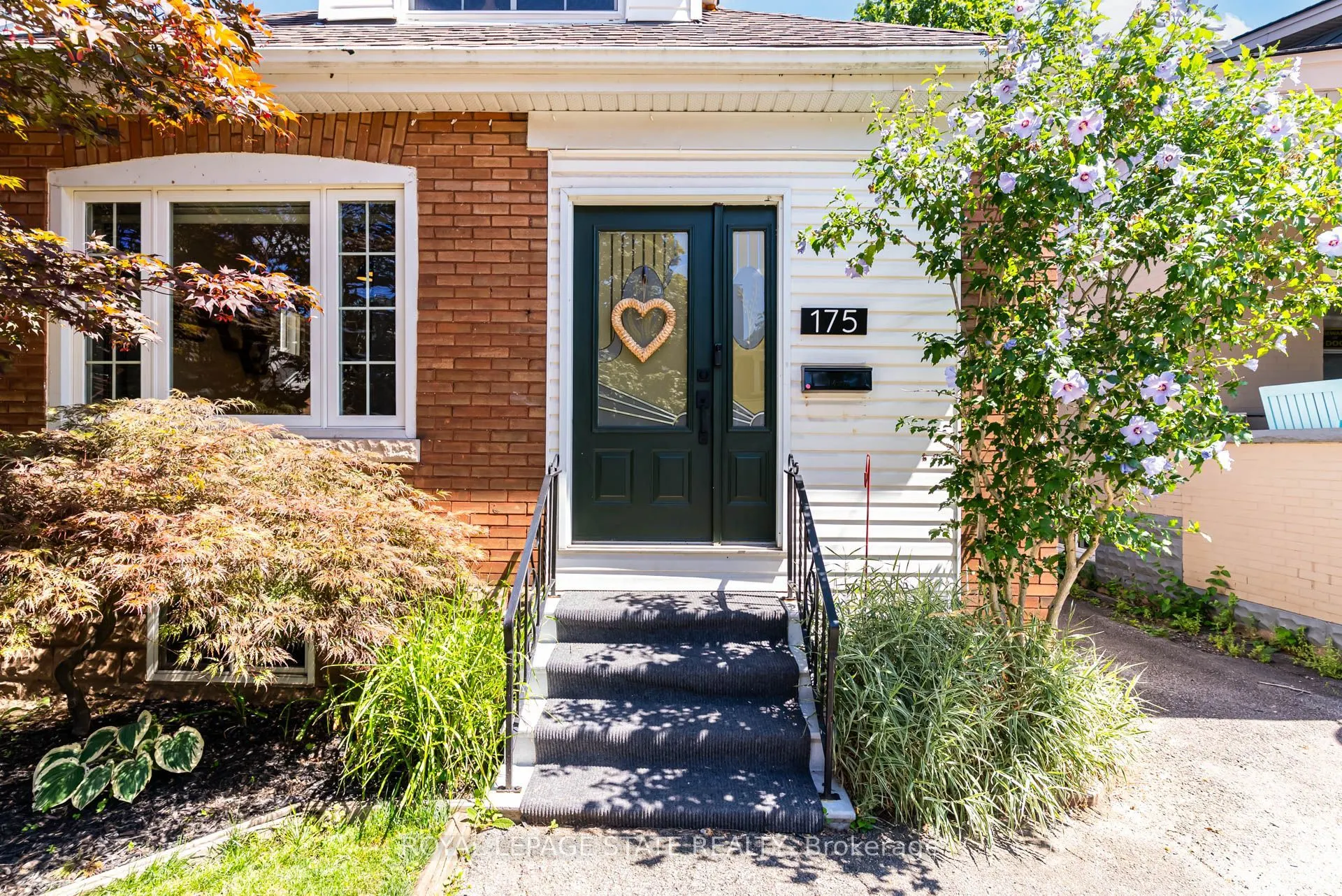 175 Rosslyn Avenue S