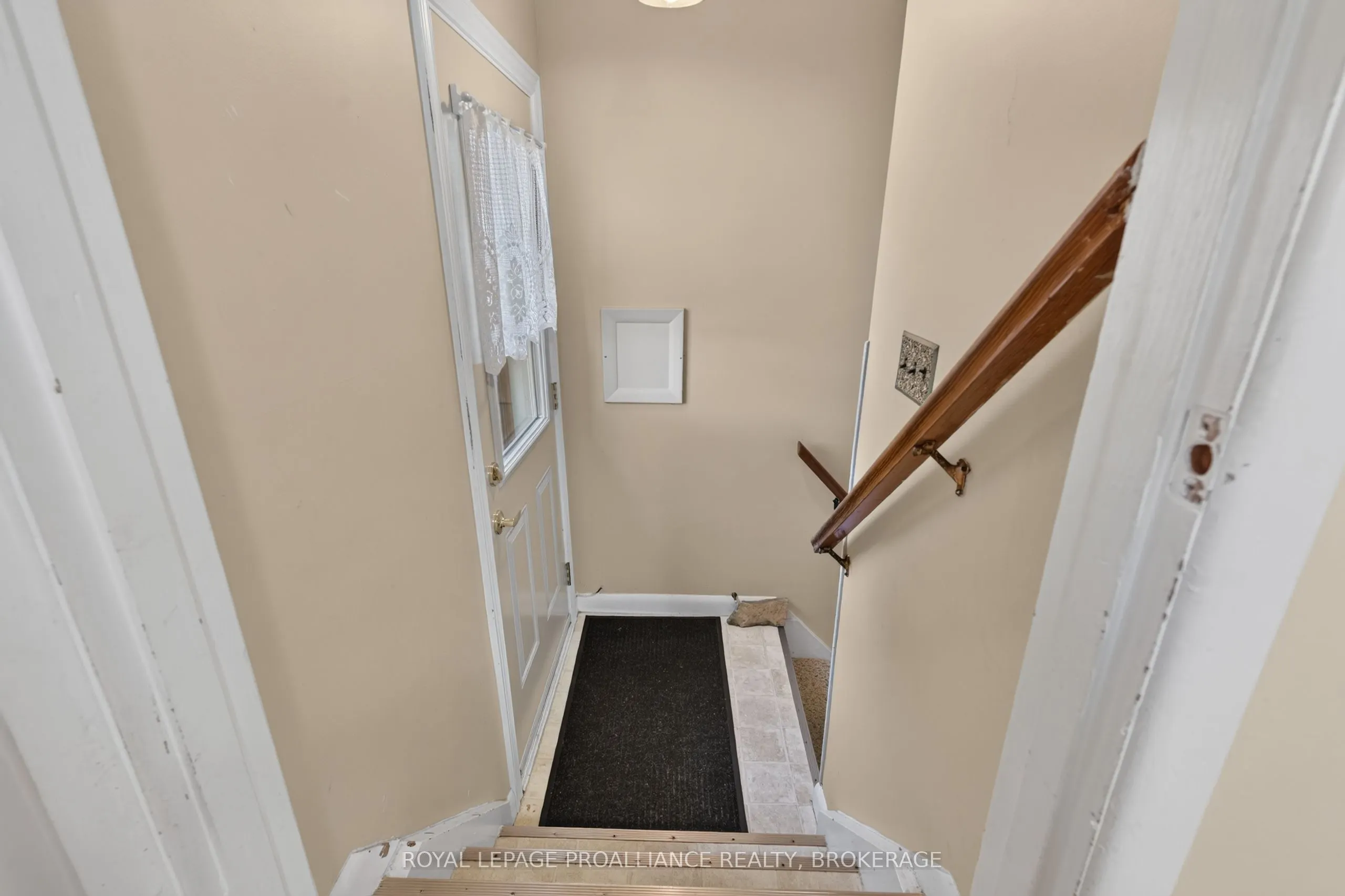 1416 Woodfield Crescent