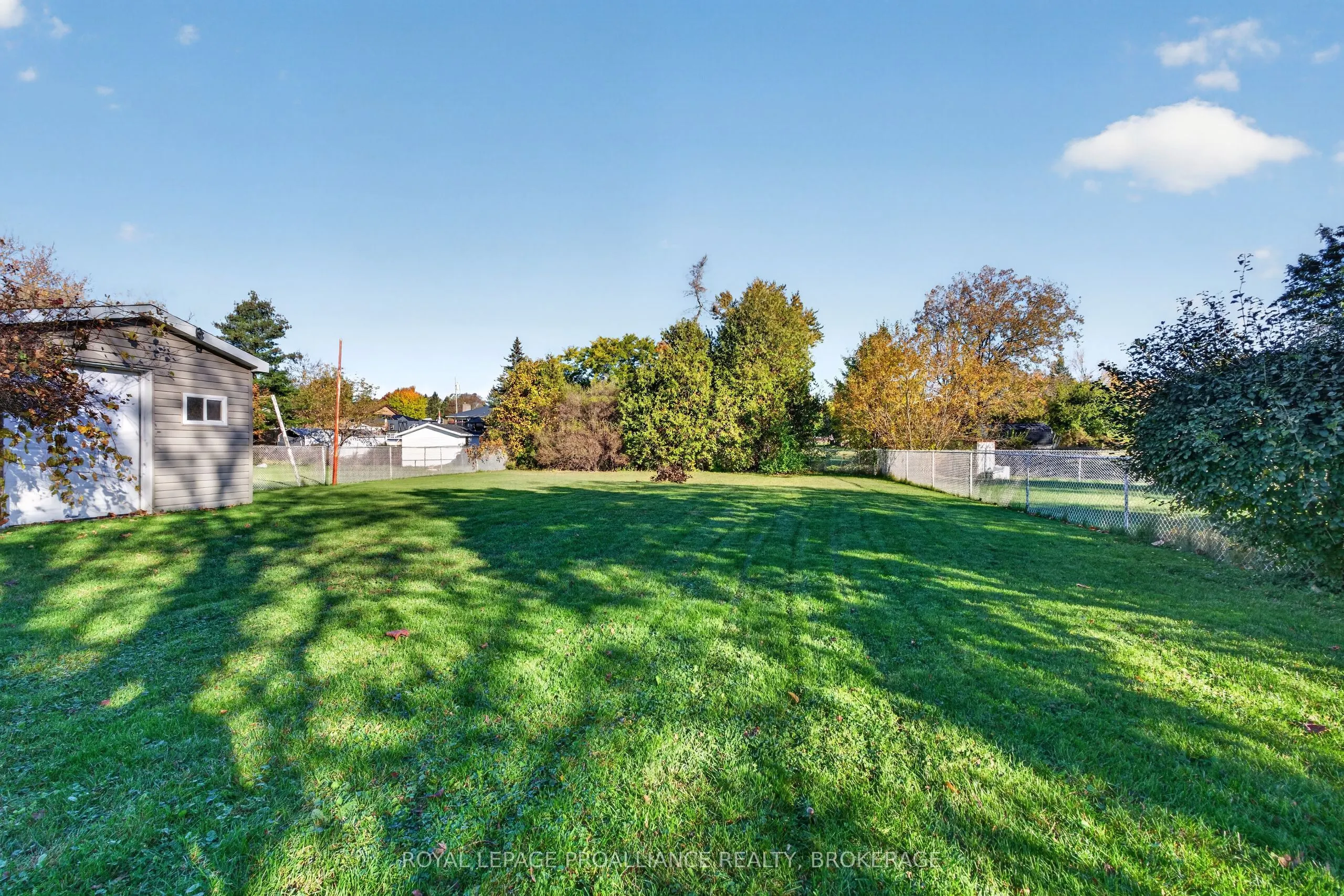 1416 Woodfield Crescent