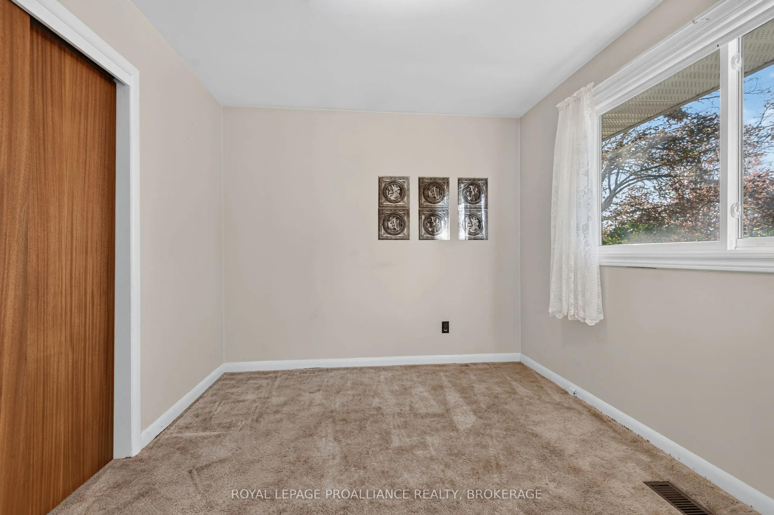 1416 Woodfield Crescent