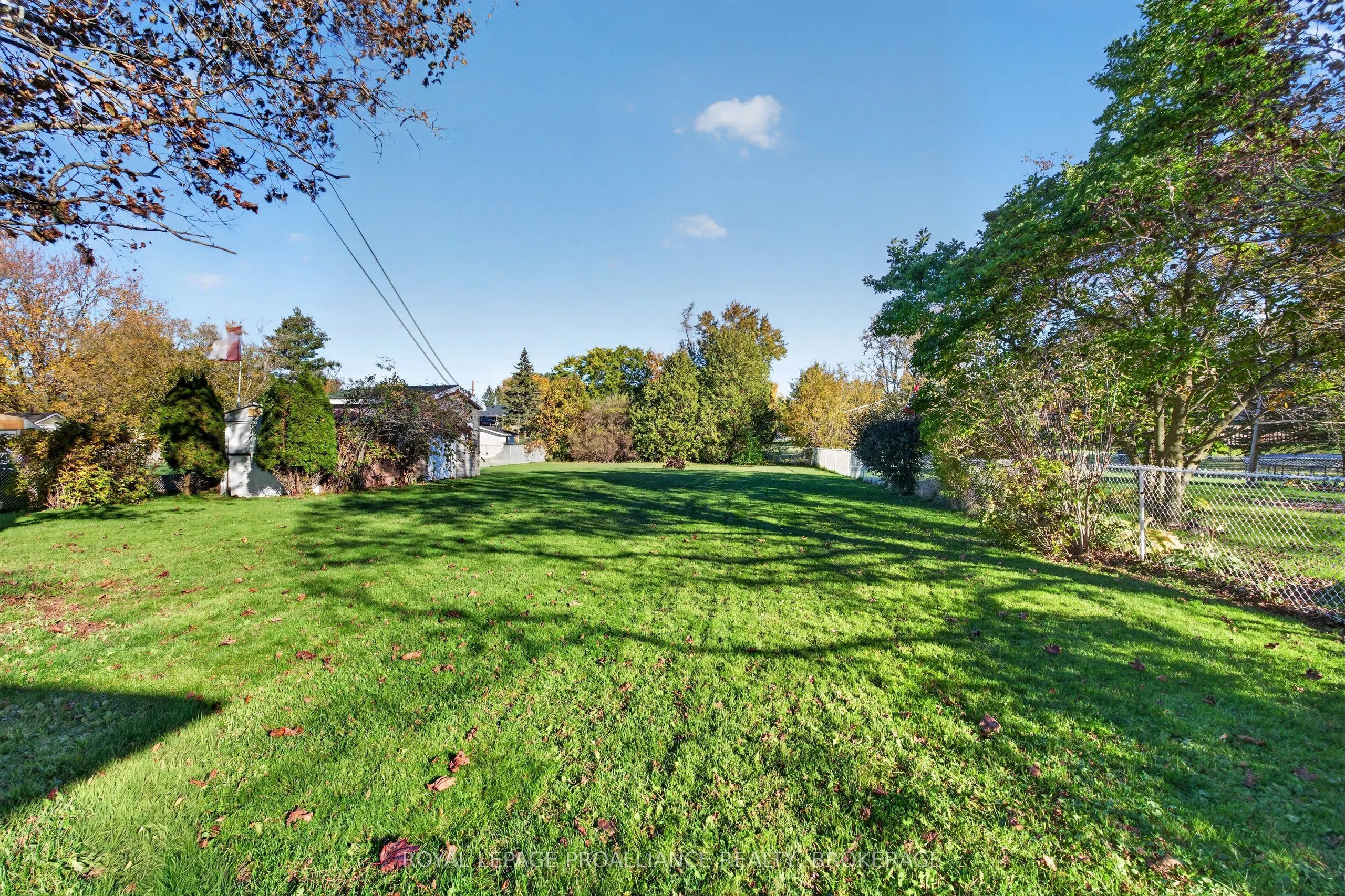 1416 Woodfield Crescent