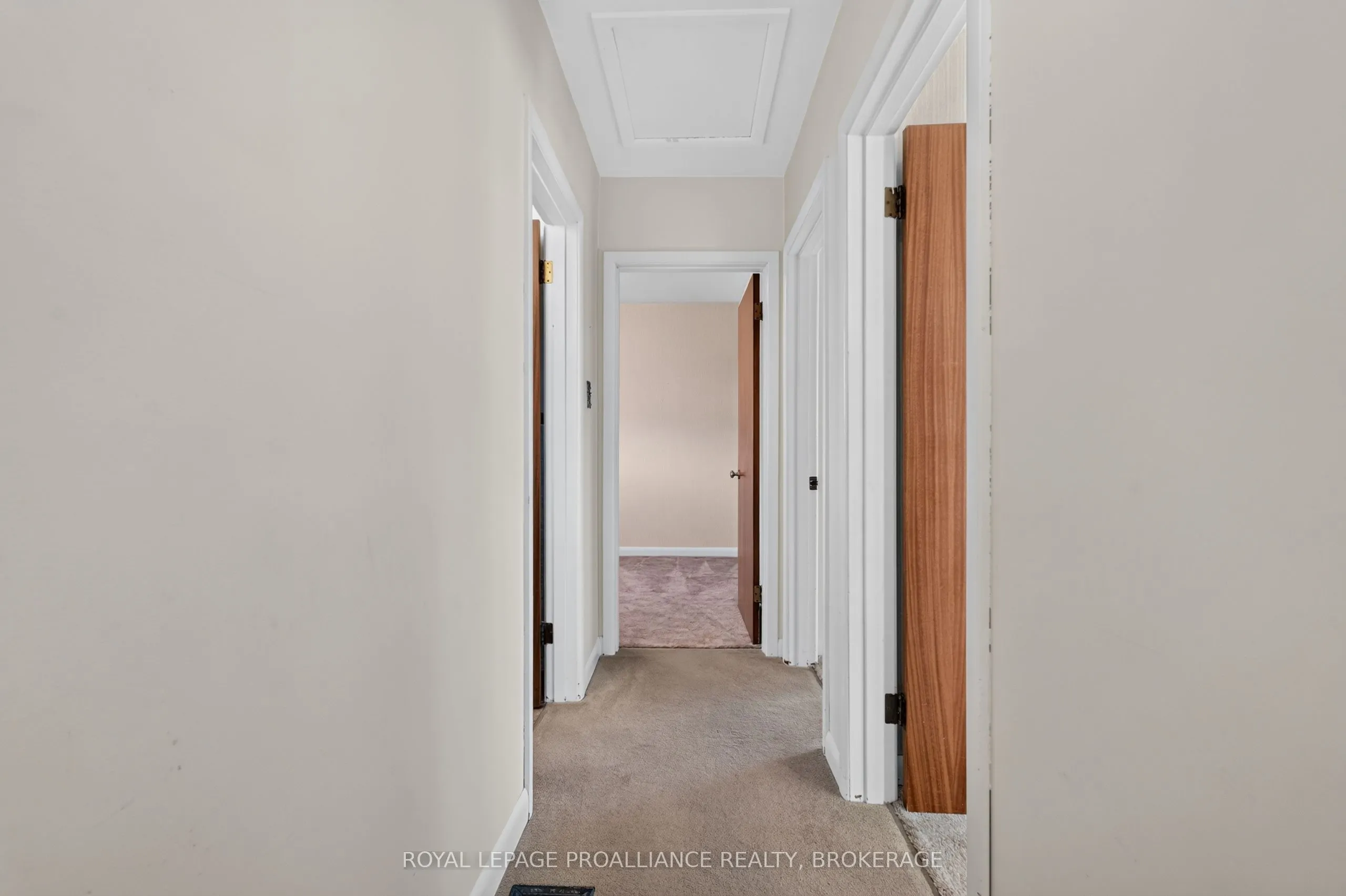 1416 Woodfield Crescent