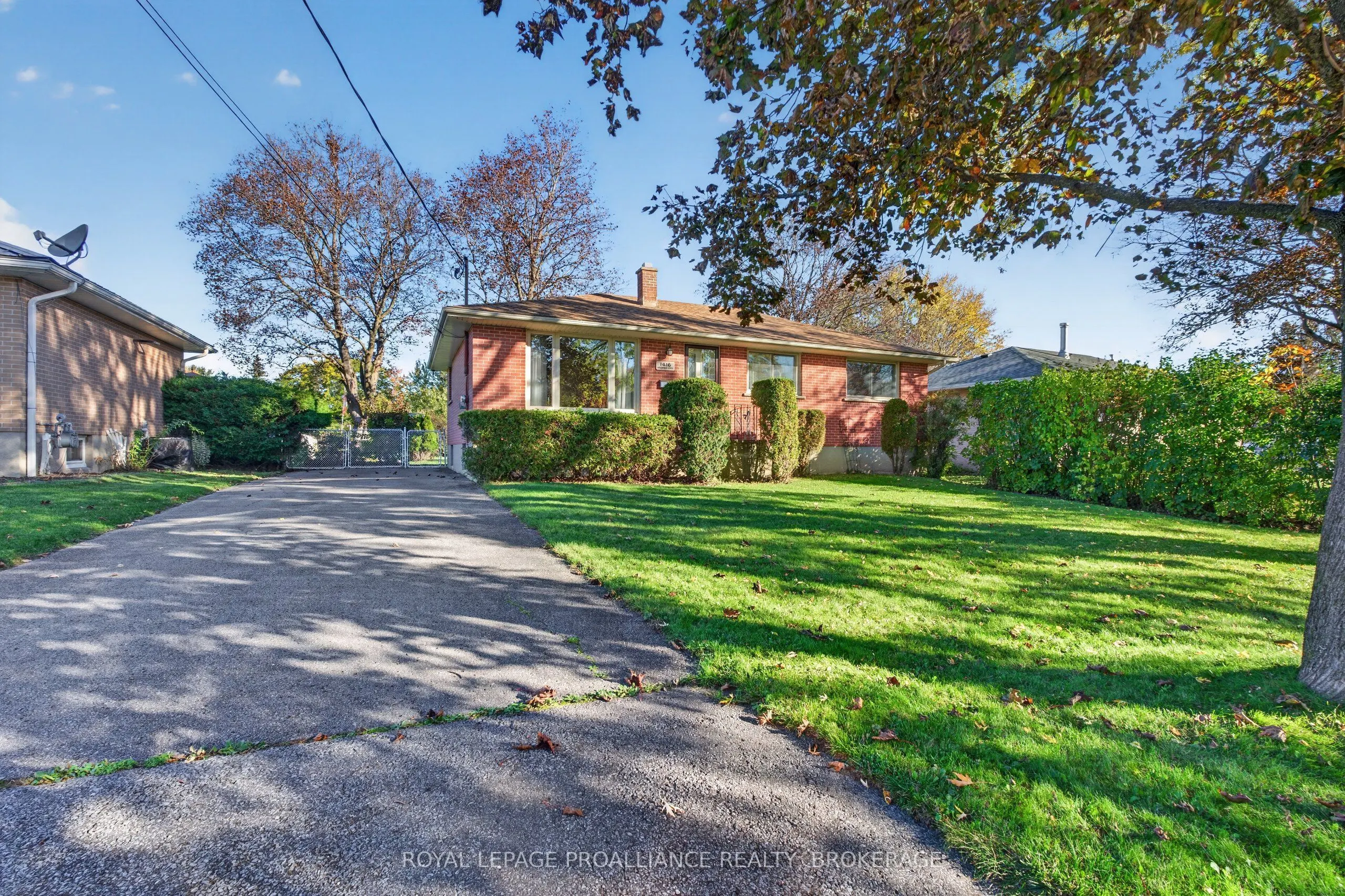 1416 Woodfield Crescent