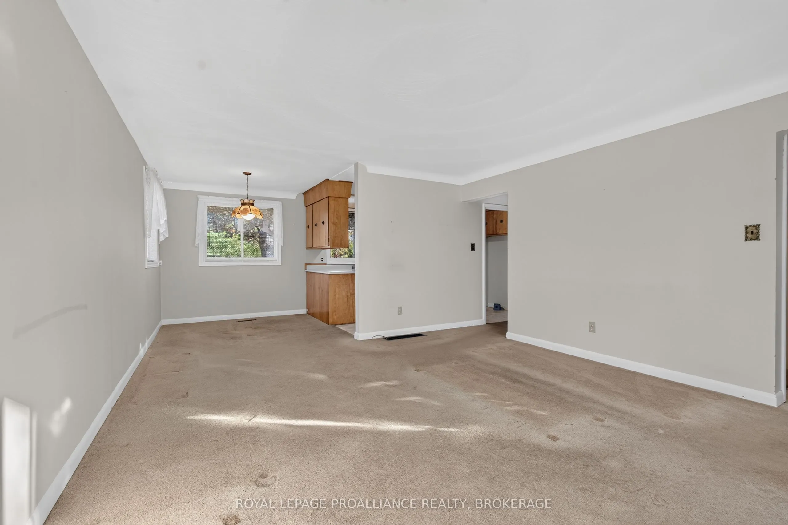 1416 Woodfield Crescent