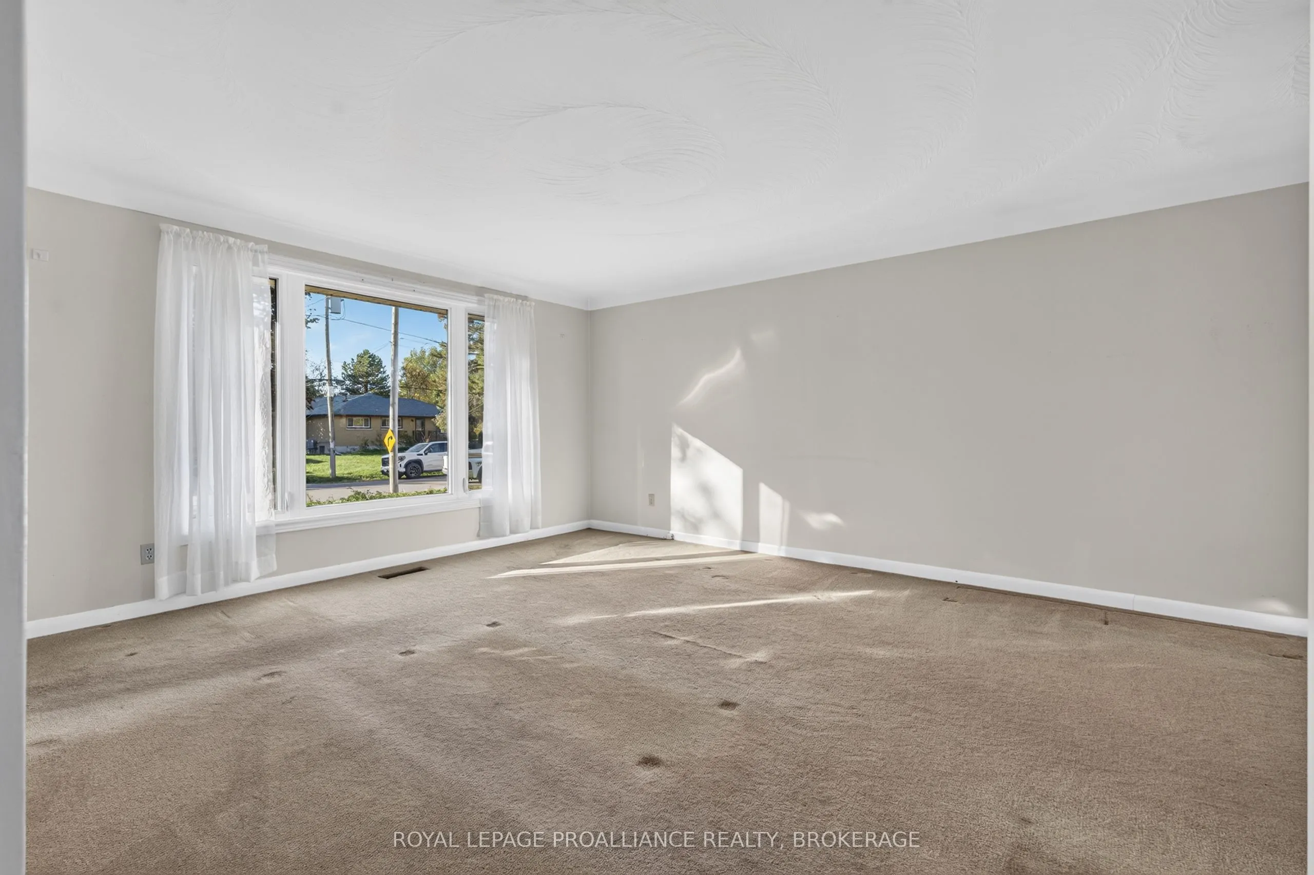 1416 Woodfield Crescent
