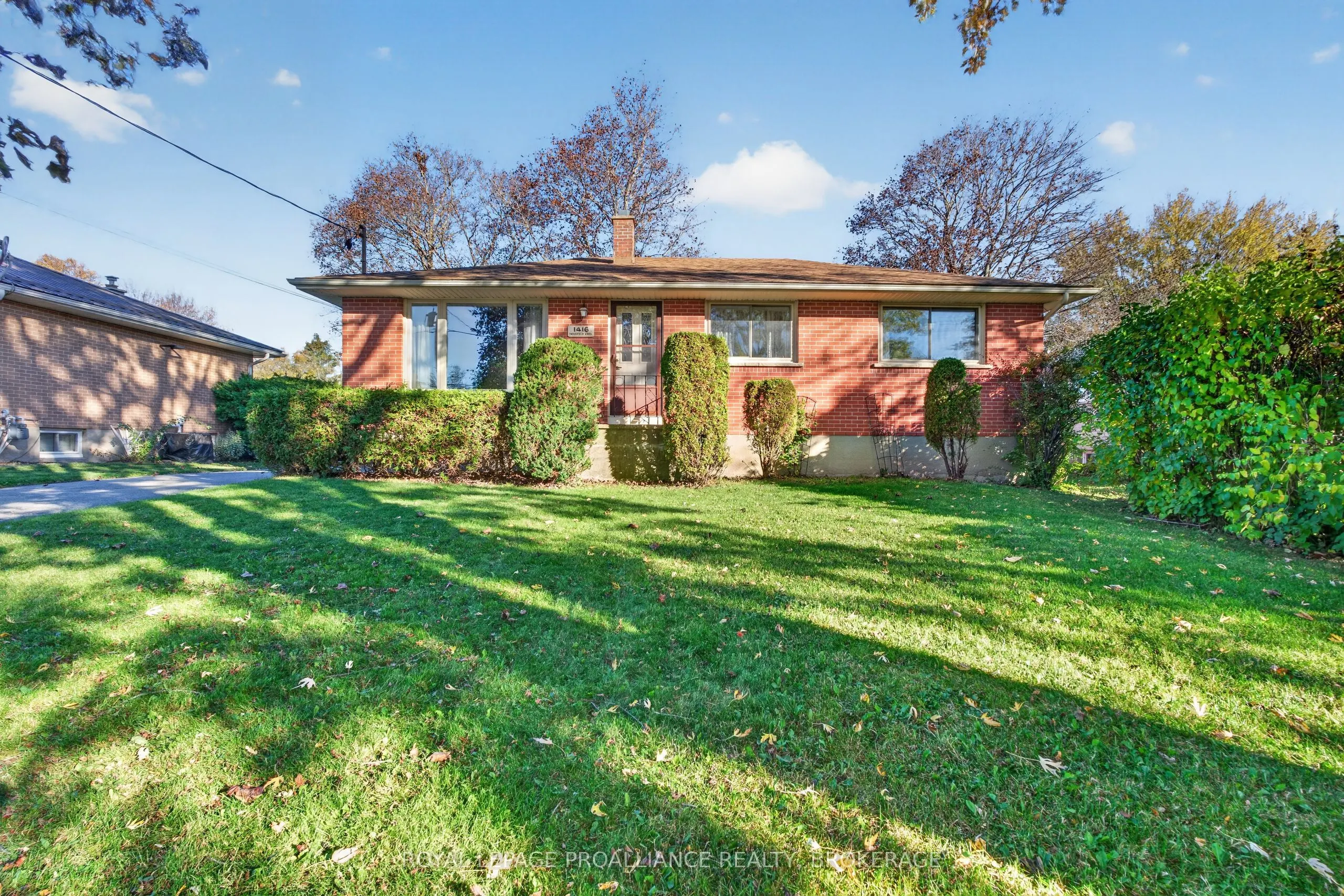 1416 Woodfield Crescent
