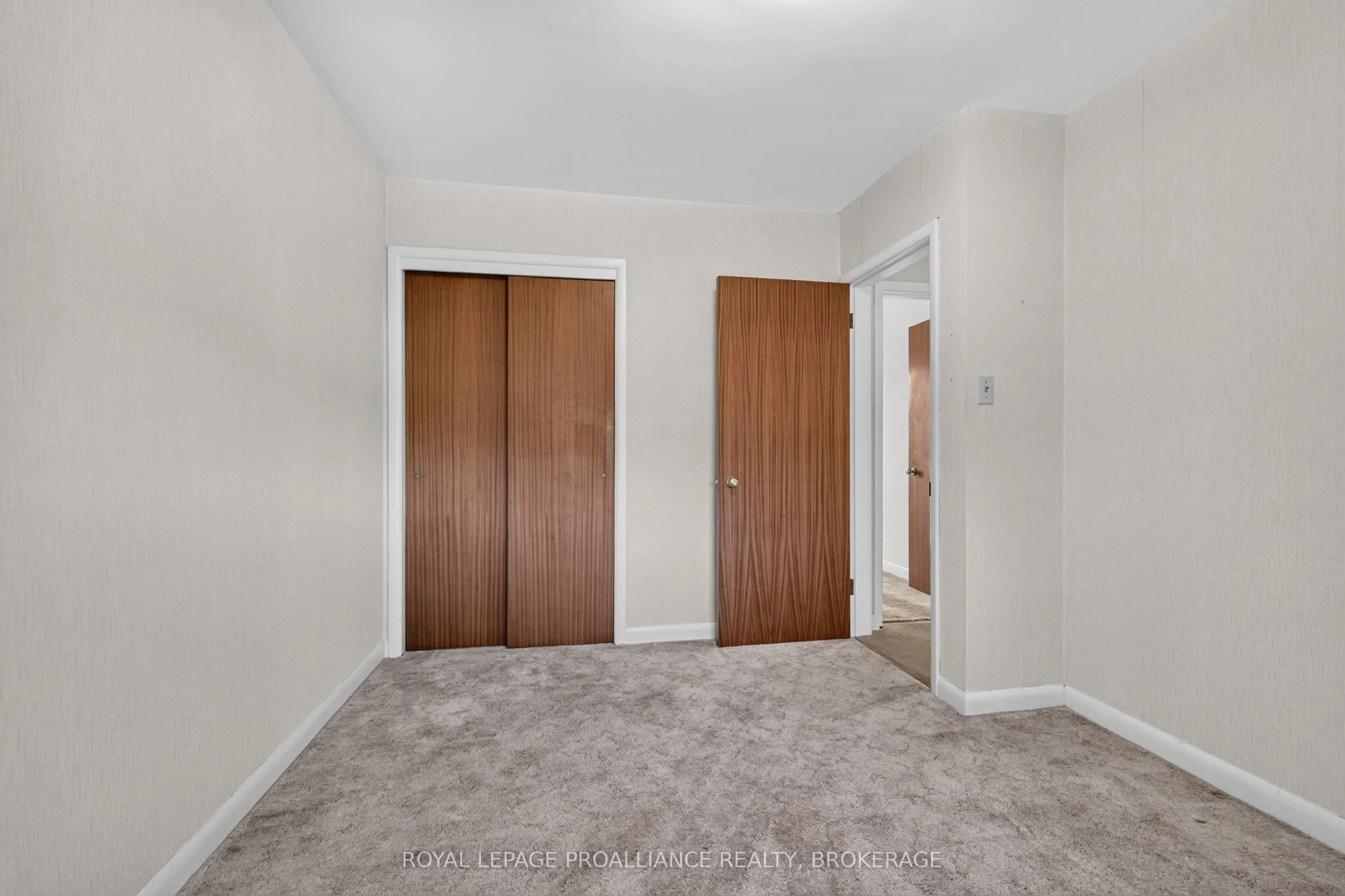 1416 Woodfield Crescent
