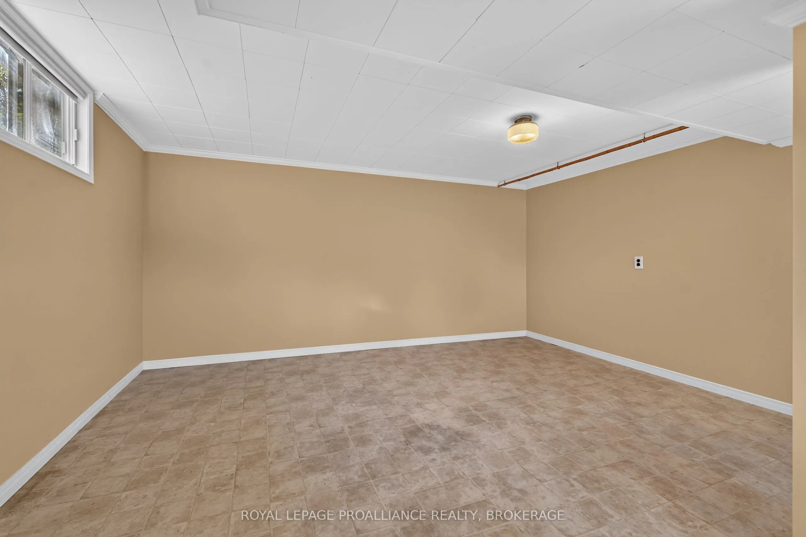 1416 Woodfield Crescent