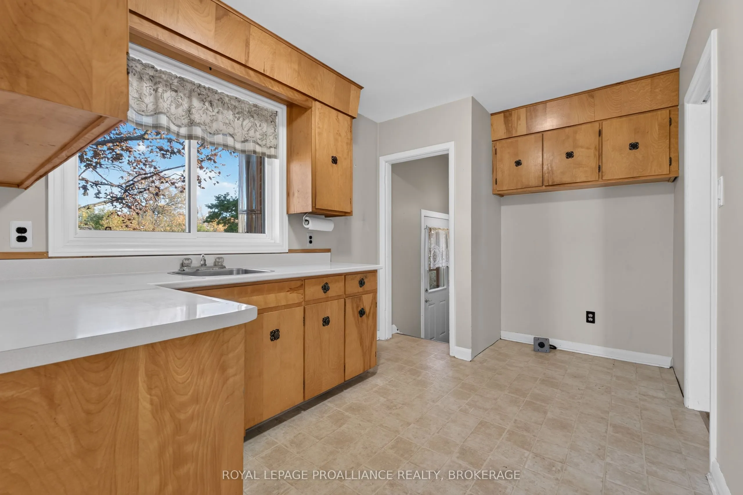 1416 Woodfield Crescent