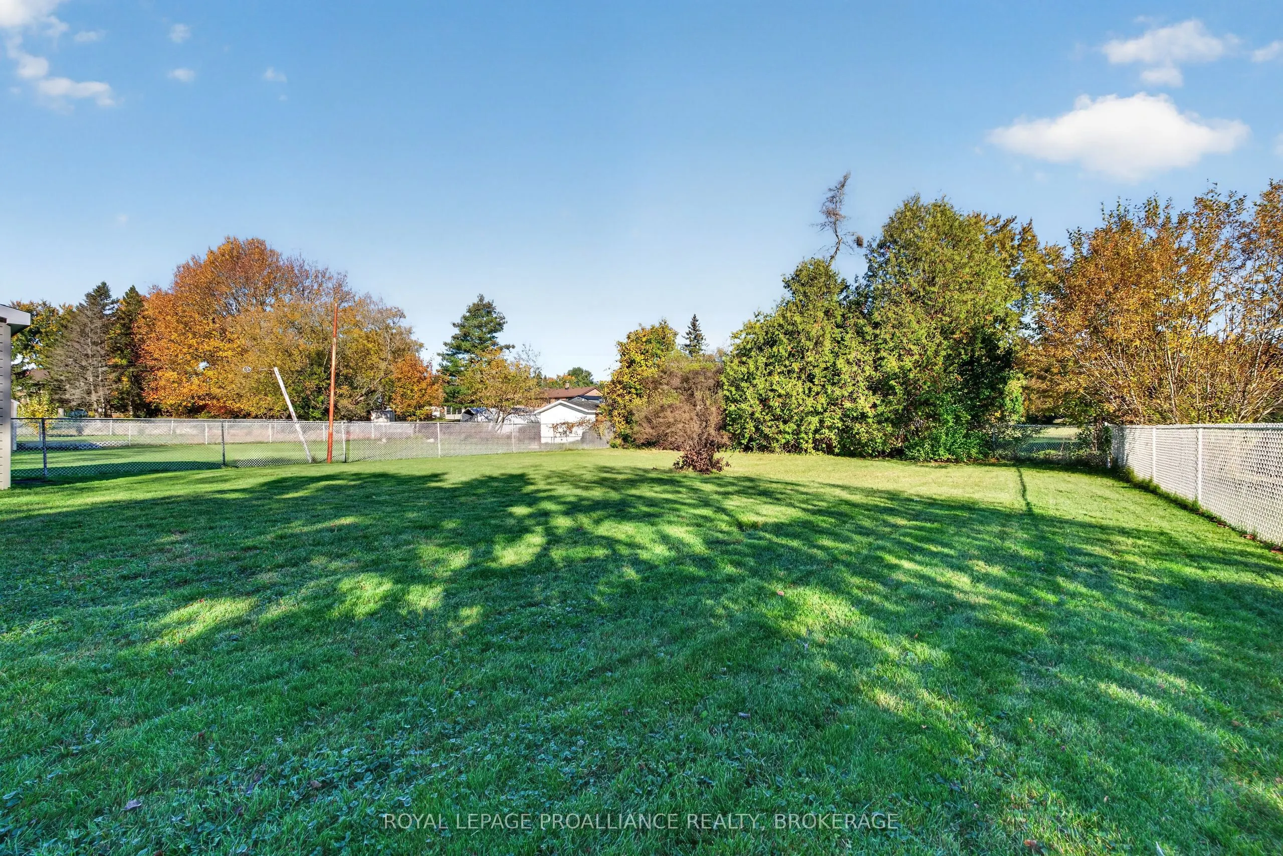 1416 Woodfield Crescent