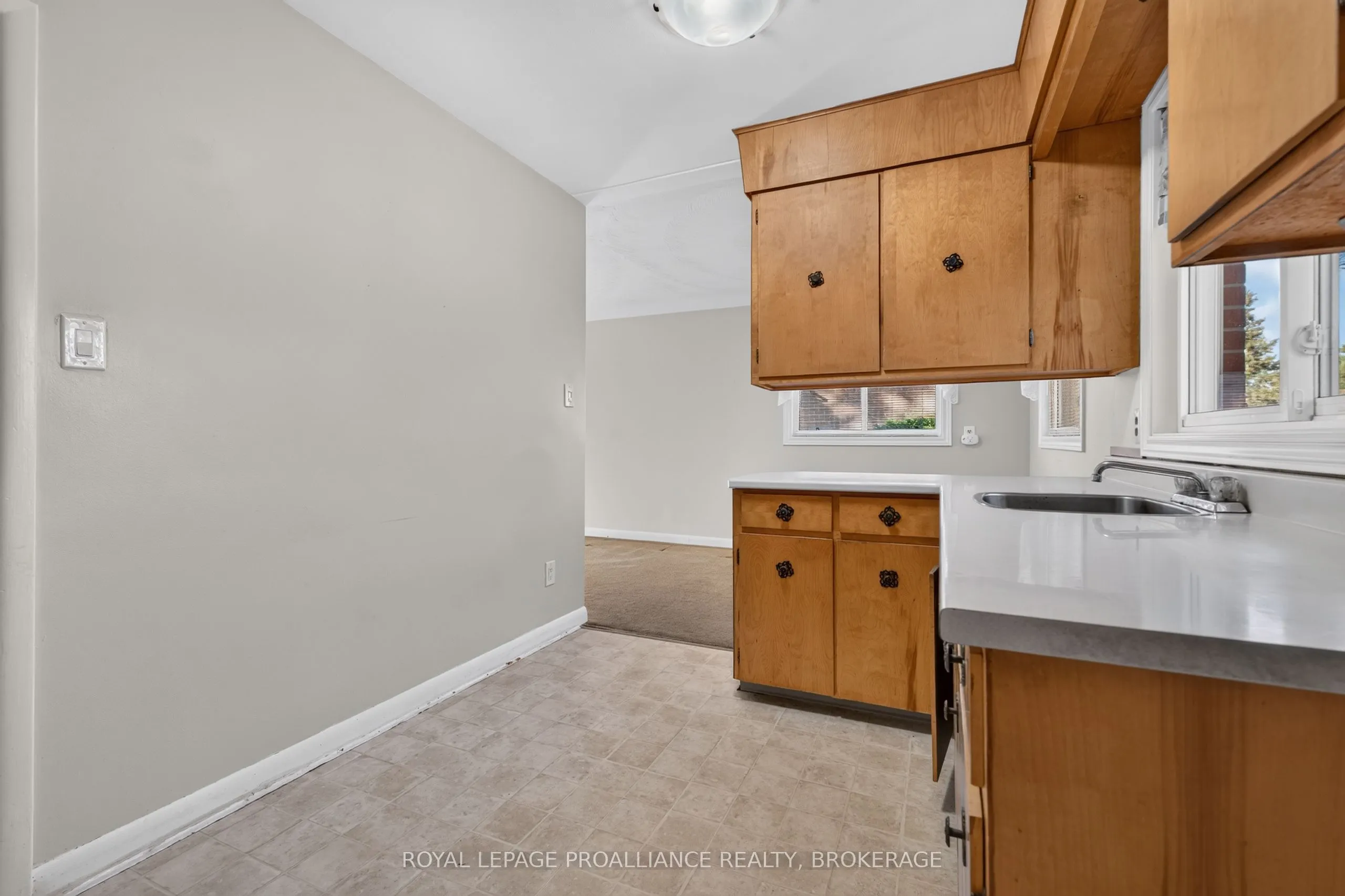 1416 Woodfield Crescent