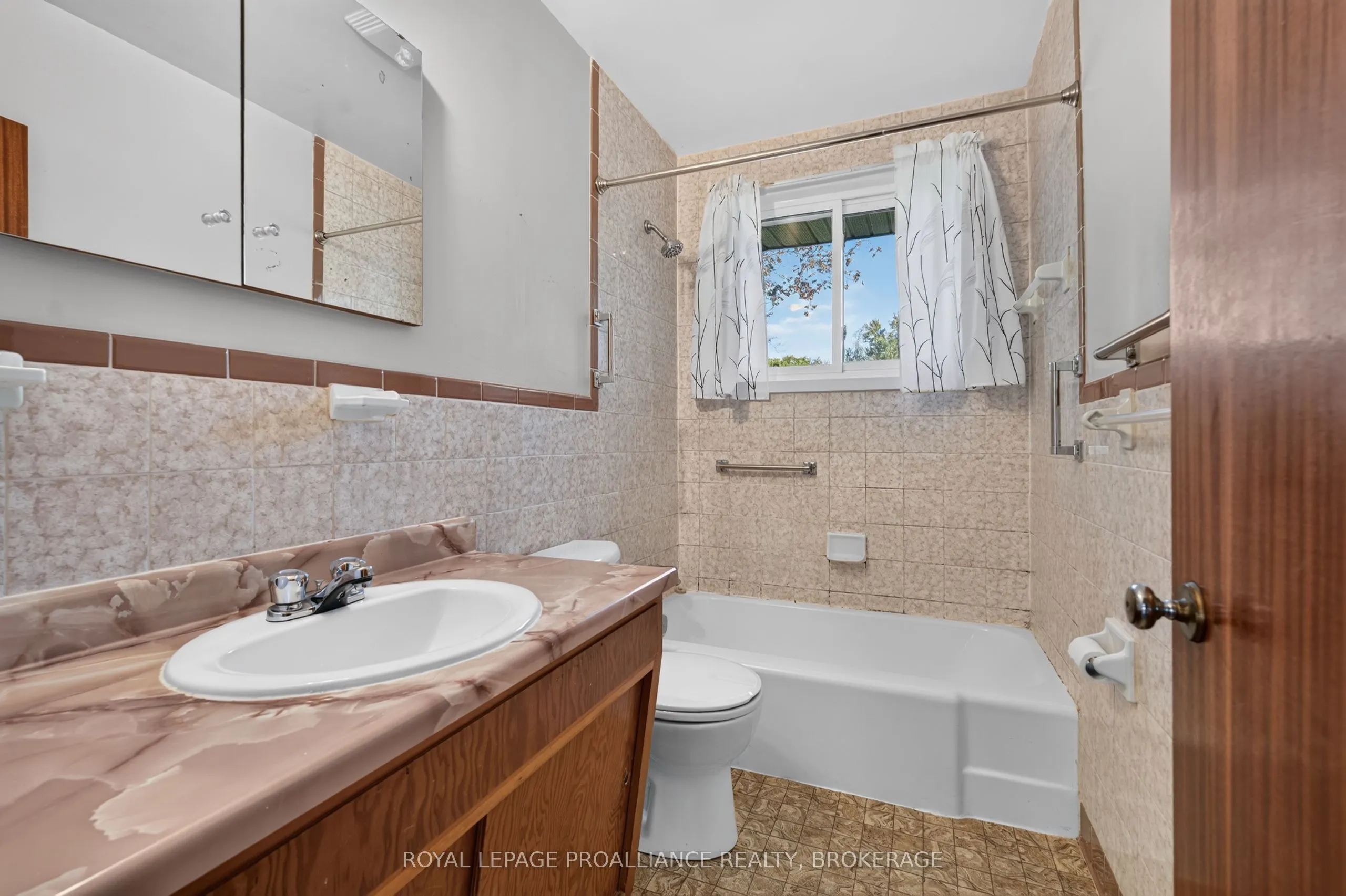 1416 Woodfield Crescent
