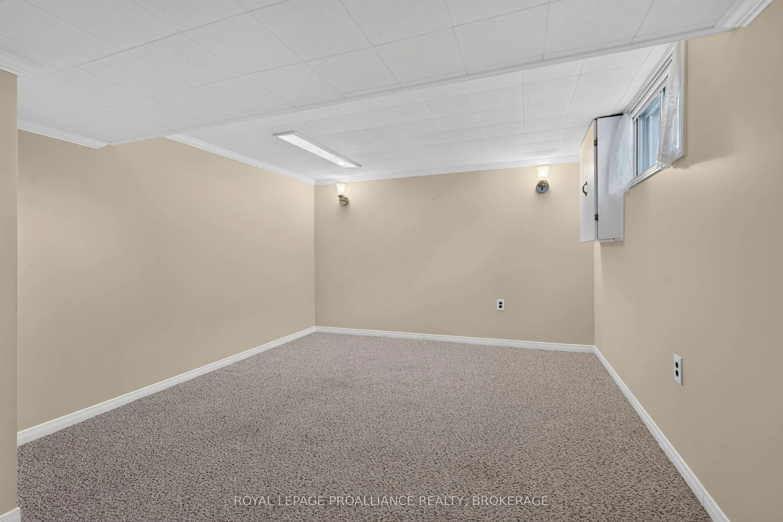 1416 Woodfield Crescent