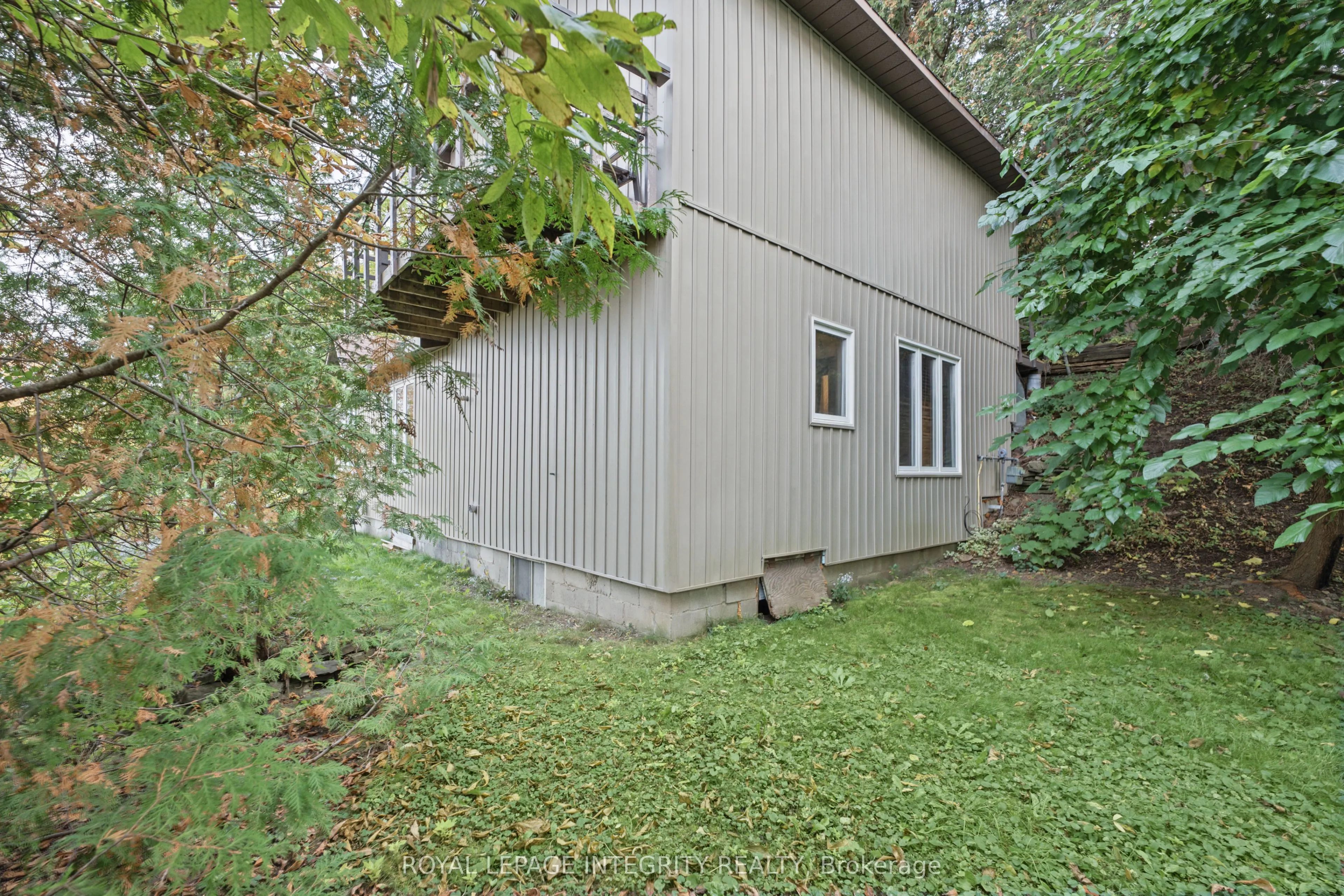 1587 LILAC Lane