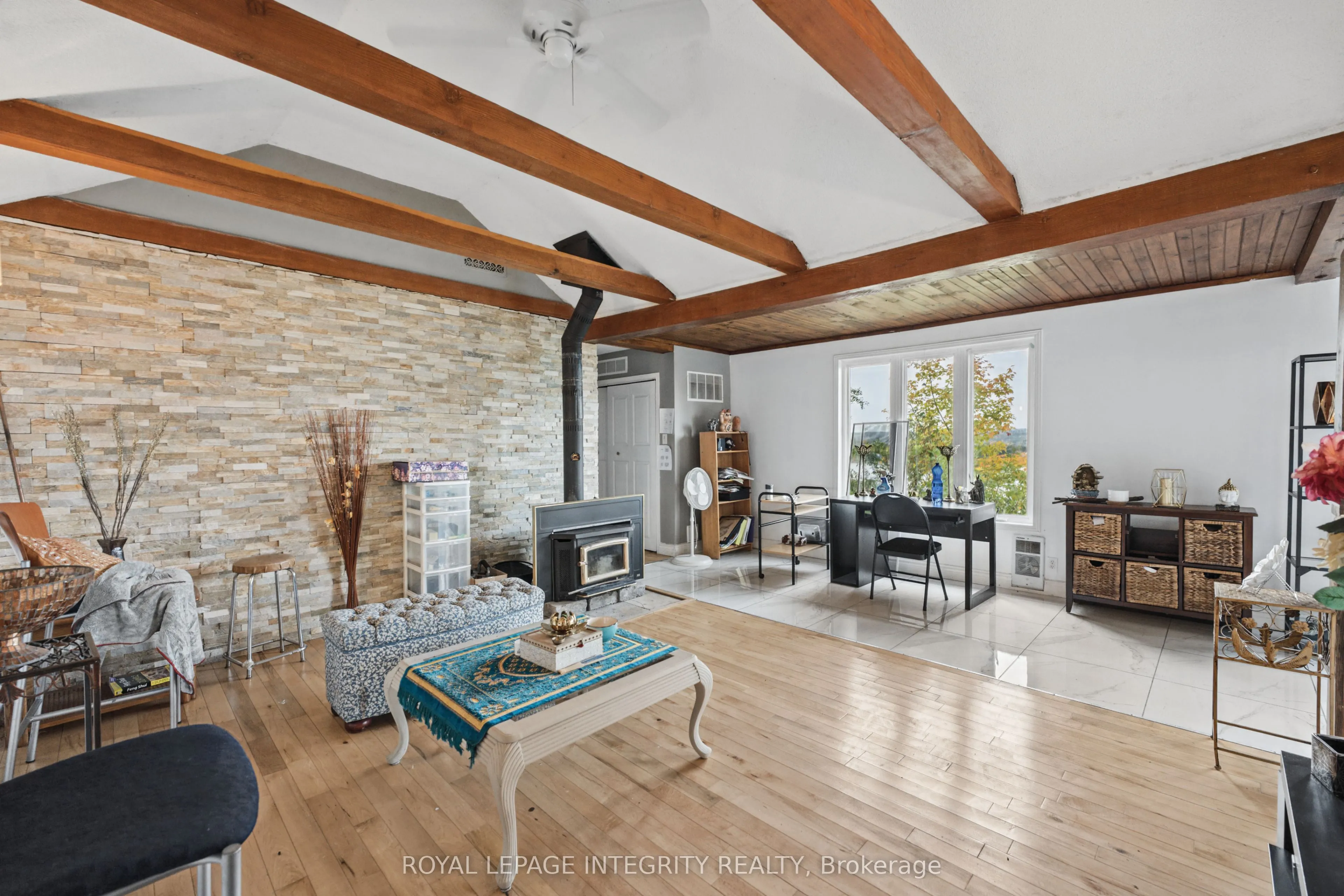 1587 LILAC Lane