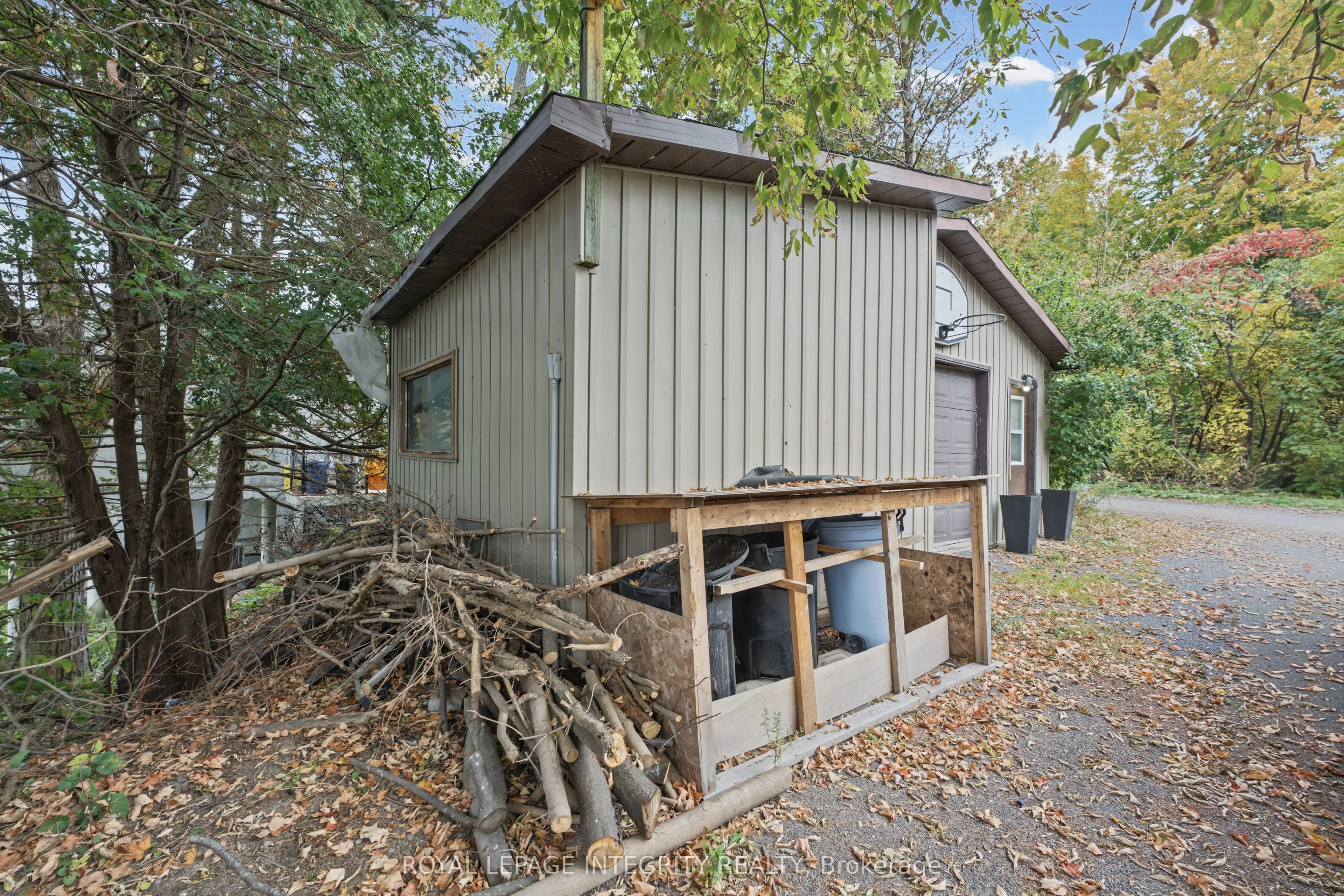 1587 LILAC Lane