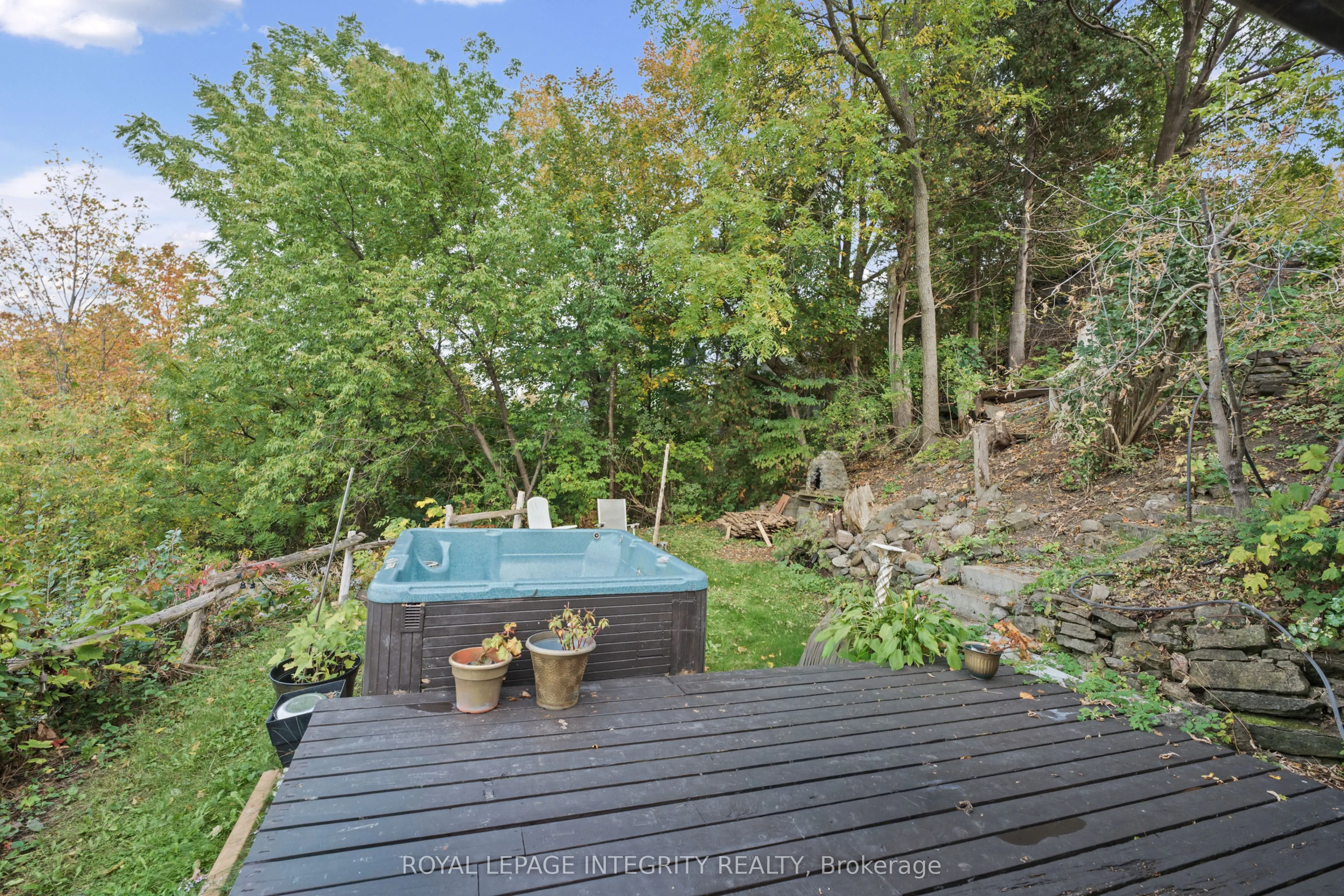 1587 LILAC Lane